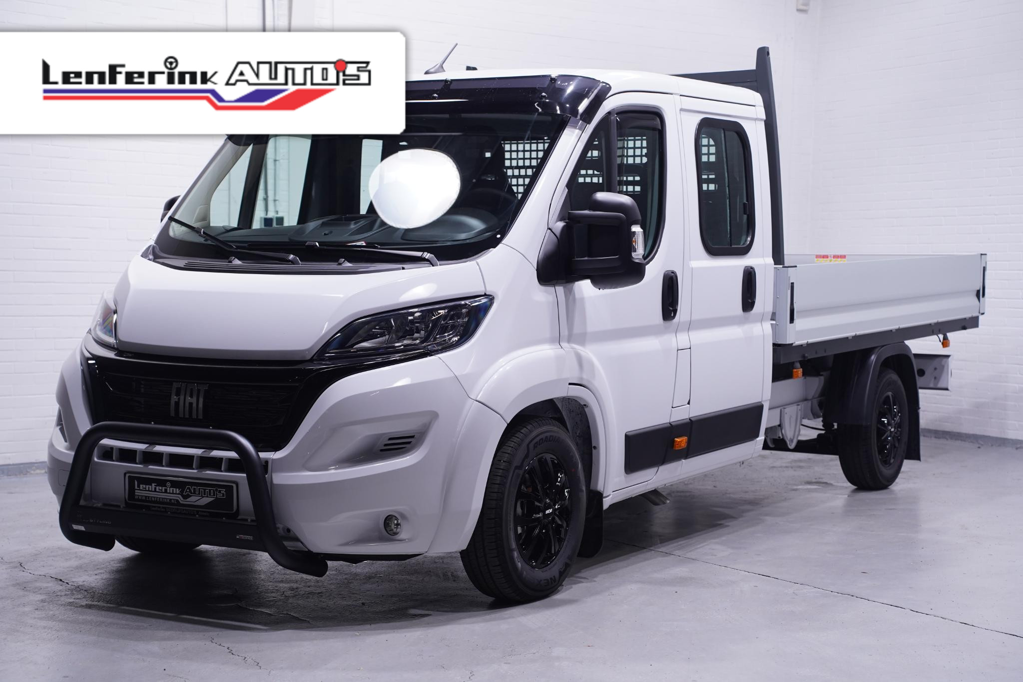 Fiat Ducato 2.2 Mjet 140 pk Dubbel Cabine 7p Black&White Edition, Airco, Cruise Control, Bullbar, LxBxH 330x202x40 cm