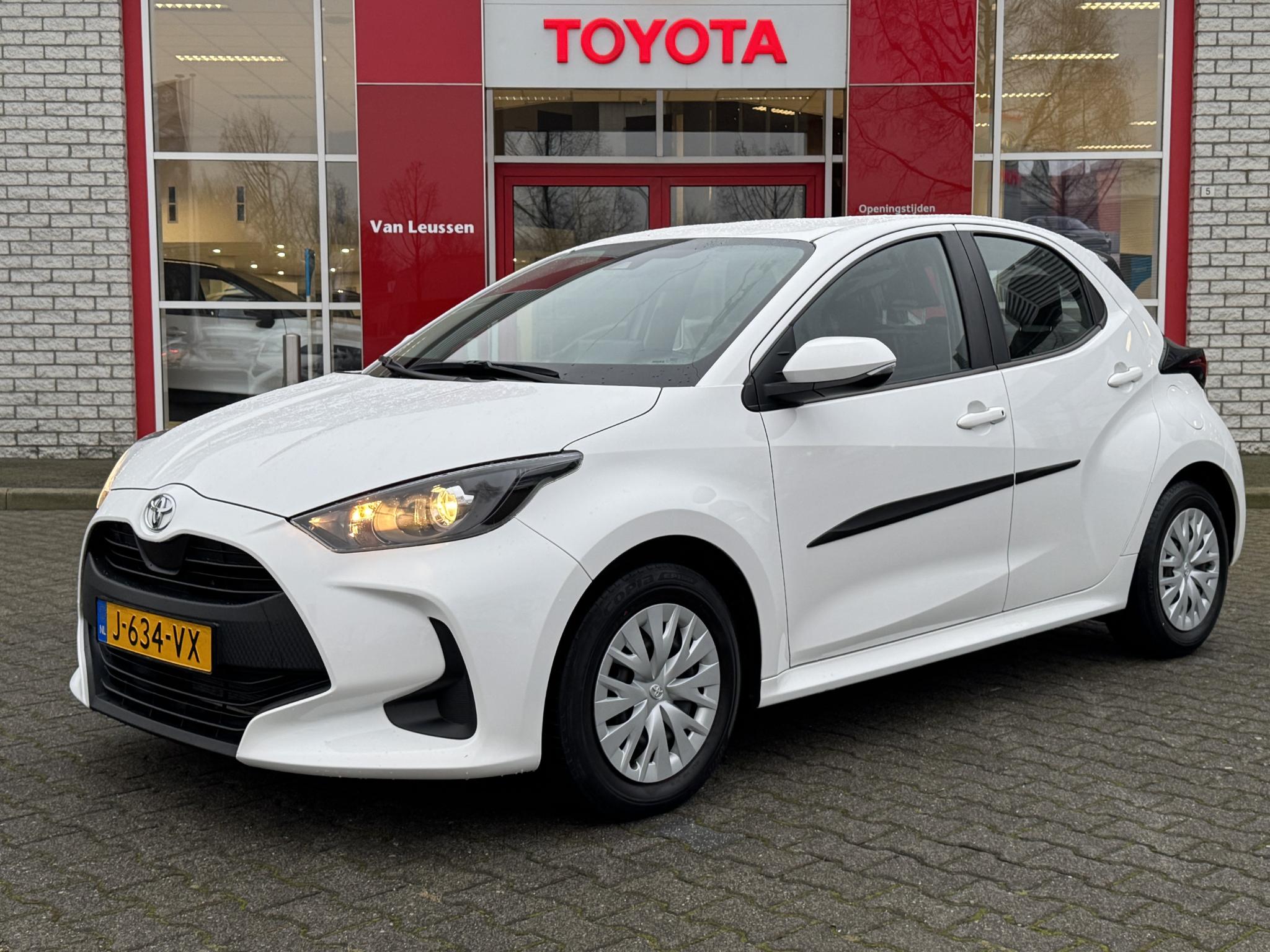 Toyota Yaris 5-DEURS NL-AUTO DEALER-OND APPLE/ANDROID BLUETOOTH AIRCO AD-CRUISE