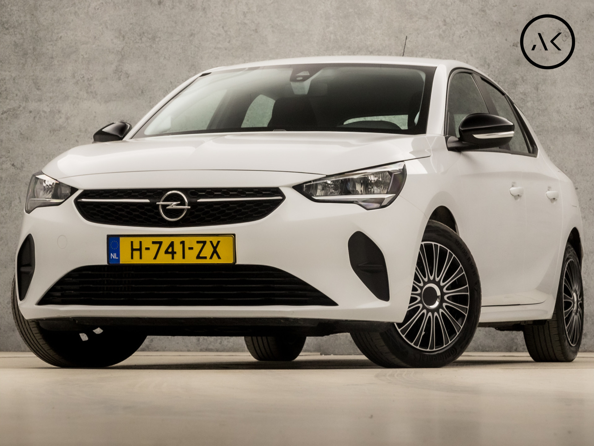 Opel Corsa 1.2 Sport (APPLE CARPLAY, GROOT NAVI, CAMERA, PARKEERSENSOREN, SPORTSTOELEN, LANE ASSIST, CRUISE, NIEUWSTAAT)