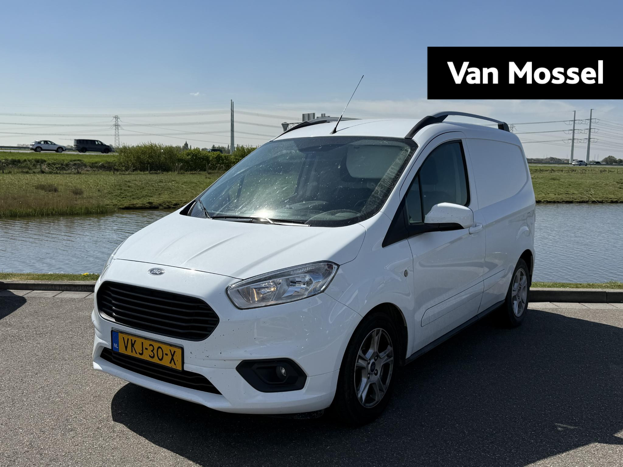 Ford Transit Courier 1.5 TDCI Limited Duratorq S&S LMV | Parkeersensoren | Camera | Verw. Stoelen | Dakrails
