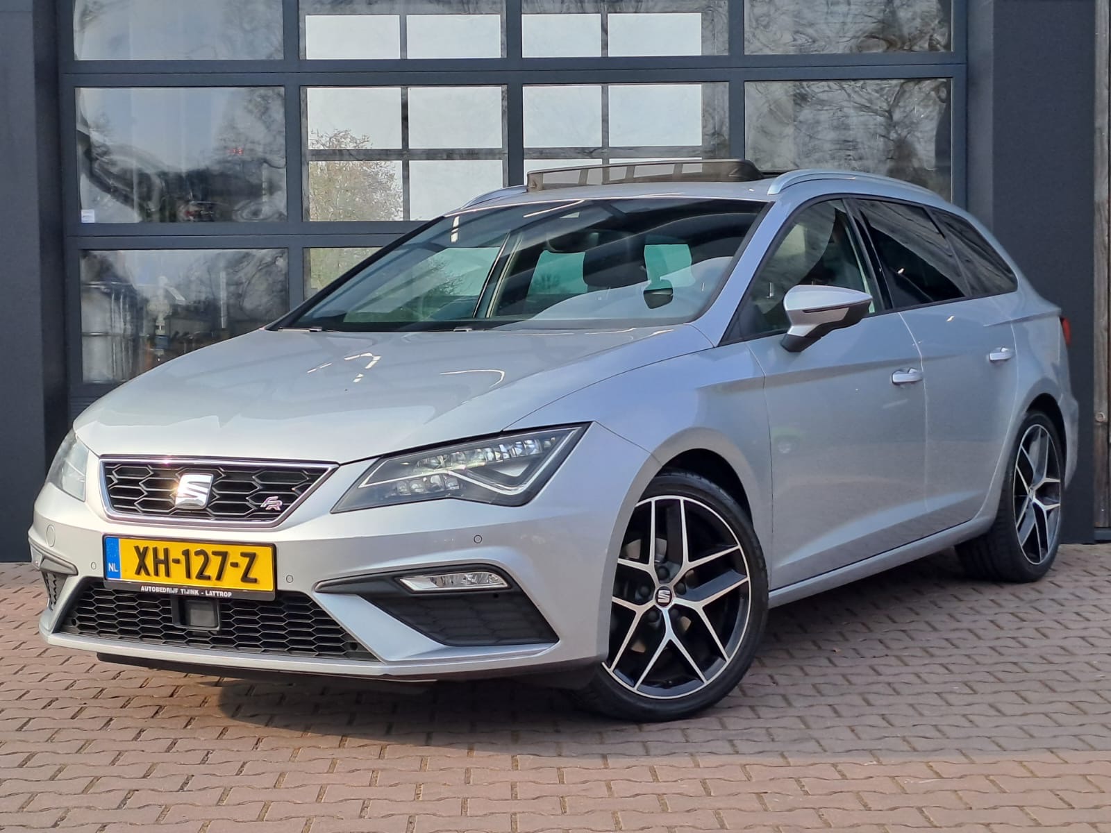 SEAT Leon ST 1.5 TSI FR Business Intense | Navi | Virtual cockpit | Elektr. Trekhaak | Panodak | Automaat |