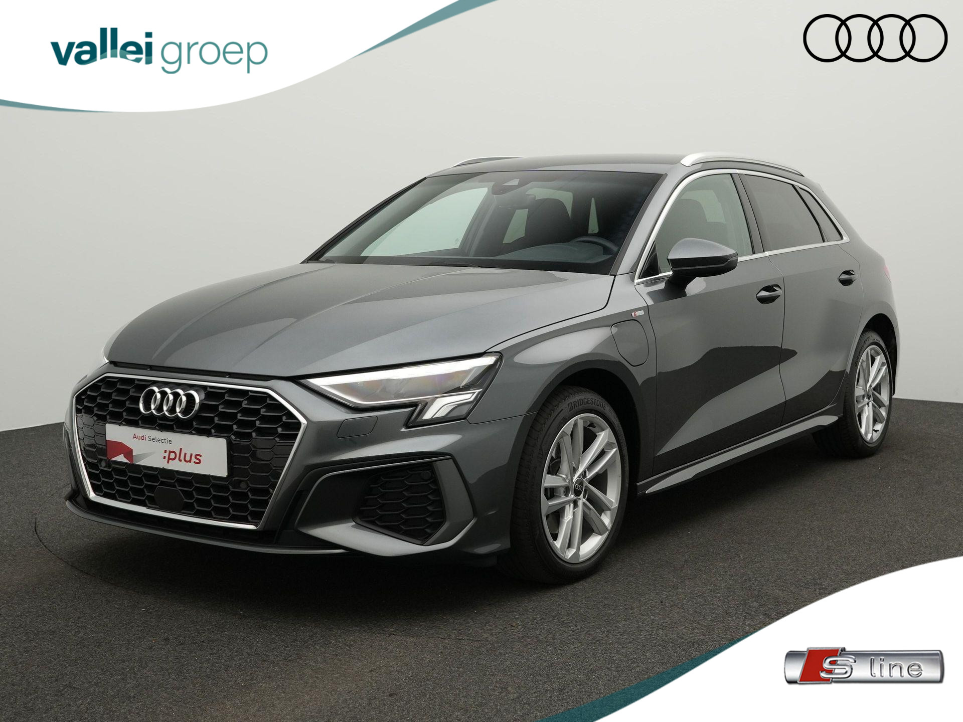 Audi A3 Sportback 40 TFSI e 204PK Advanced S-line edition | Navigatie MMI Plus | Stoelverwarming | Parkeersensoren achter | Standkachel | Audi Drive Select |