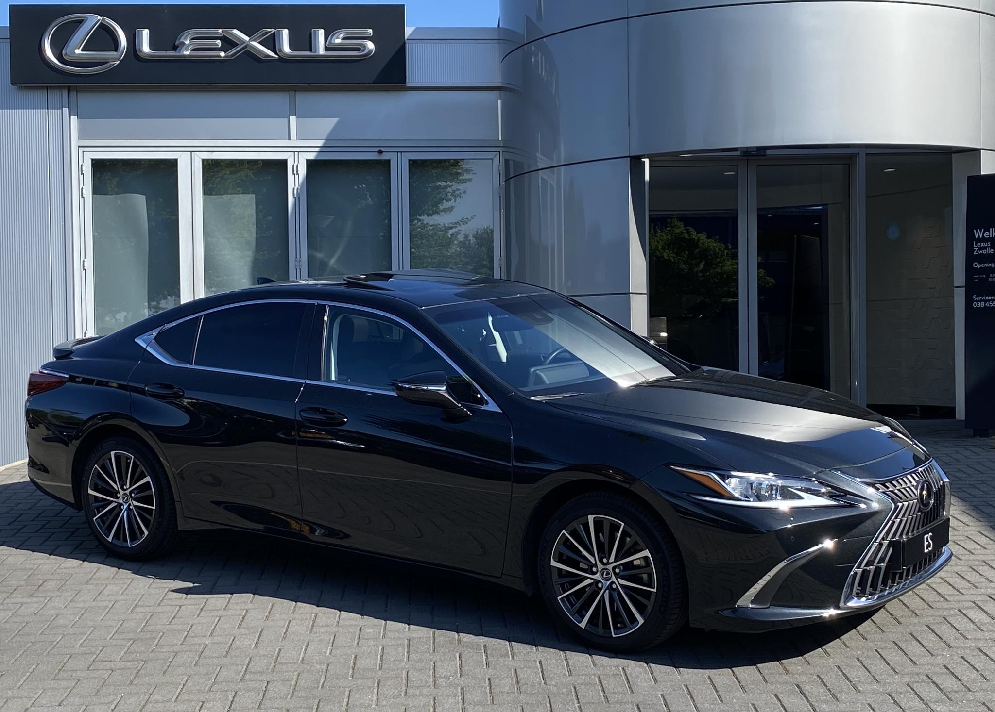 Lexus ES 300h Business Line NWE MODEL BLIND SPOT STUURVERW STOELVERW SCHUIF/KANTELDAK PARK-SENSOREN APPLE CARPLAY/ ANDROID AUTO