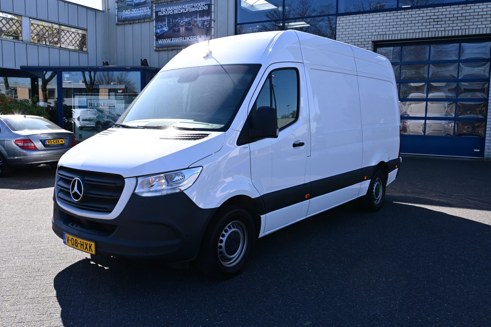 Mercedes-Benz Sprinter 317 CDI L2H2 3500 kg trekhaak, MBUX met parkeerpakket en camera