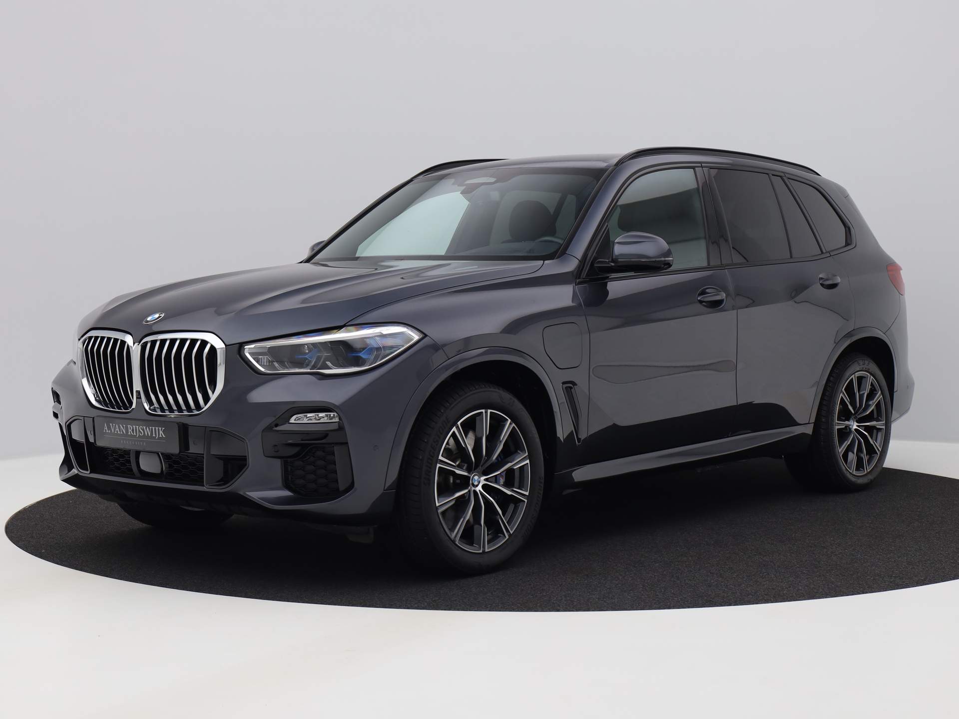 BMW X5 xDrive45e High Executive M-Sportpakket | LUCHTVERING | LASER | H&K | HUD | 360º