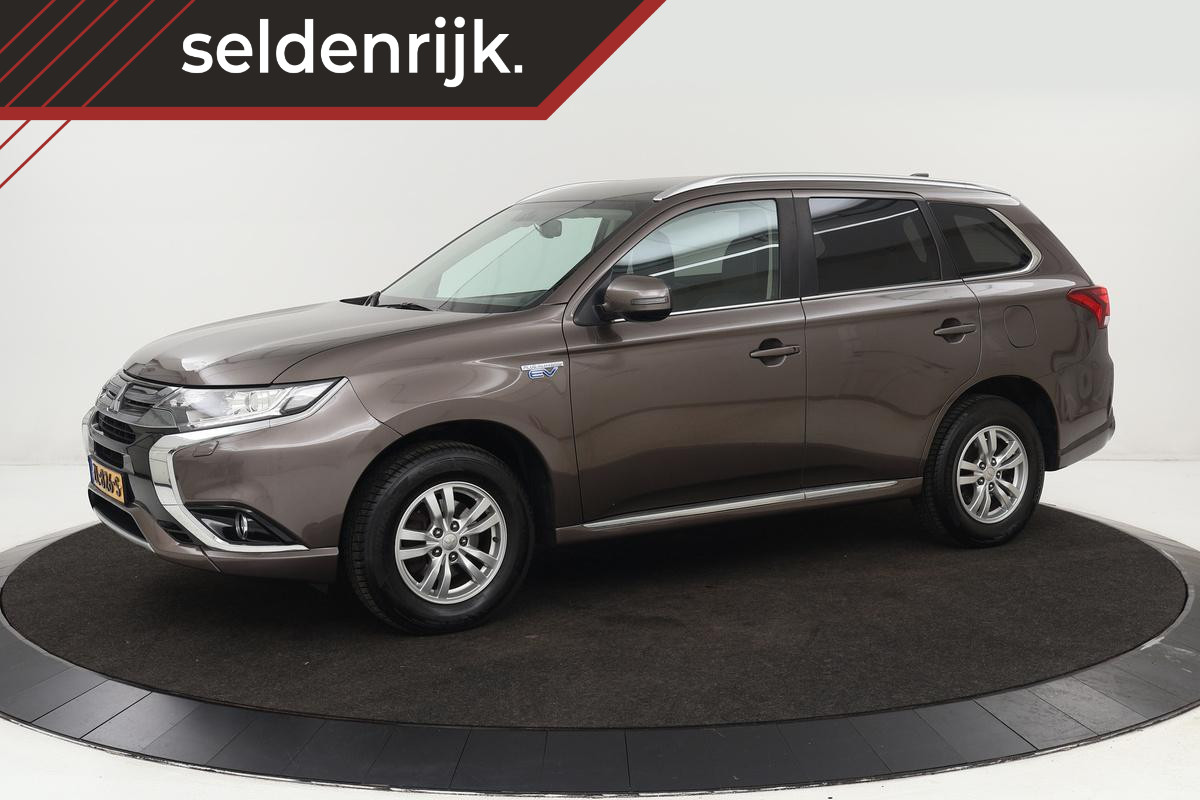 Mitsubishi Outlander 2.0 PHEV Pure | Trekhaak | Carplay | Camera | Half leder | Keyless | Climate control | Cruise control