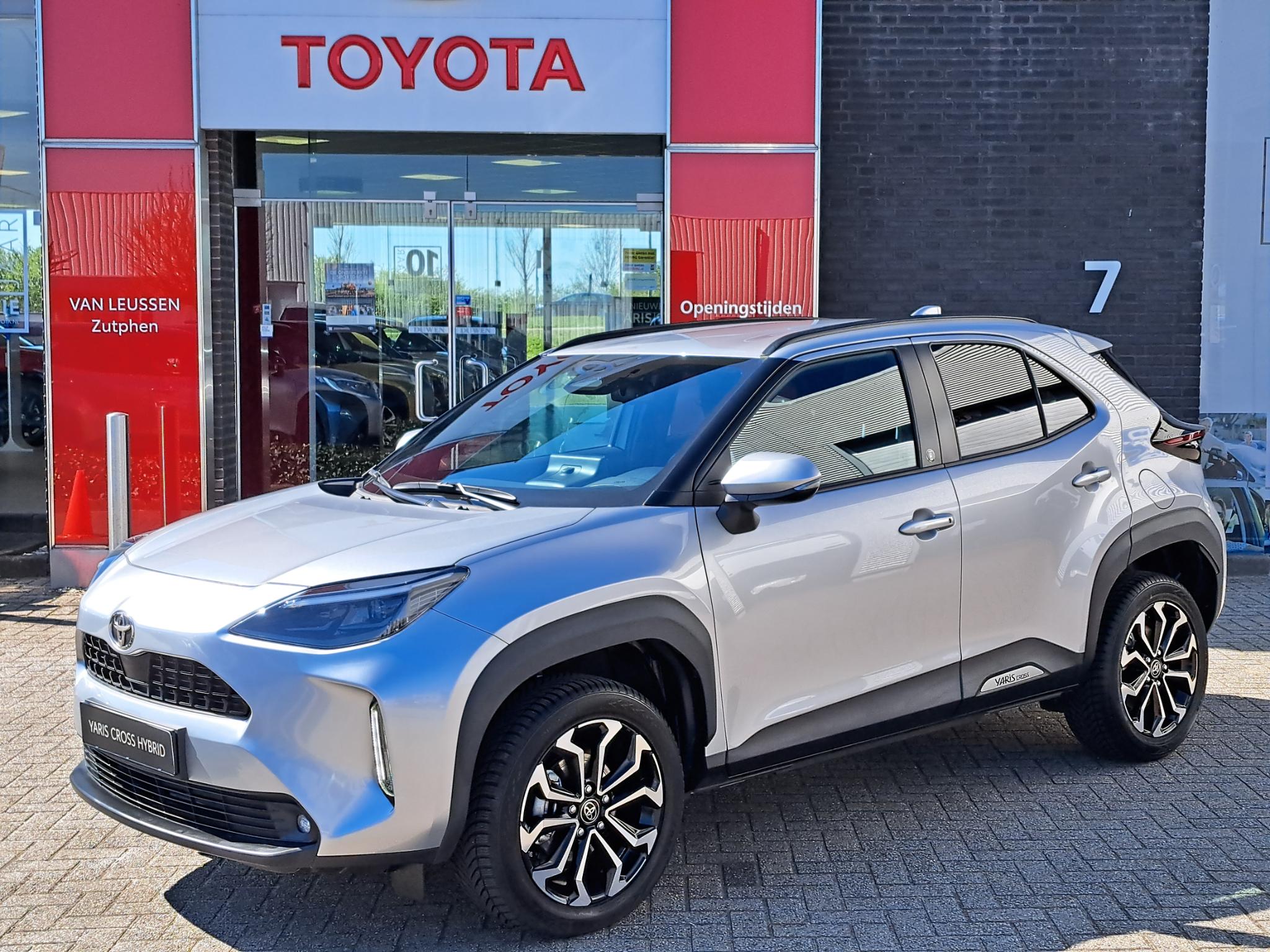Toyota Yaris Cross 1.5 HYBRID 130 DYNAMIC STOEL/STUURVERW. 17"LM-VELGEN PRIVACY-GLASS NAVI APPLE/ANDROID KEYLESS