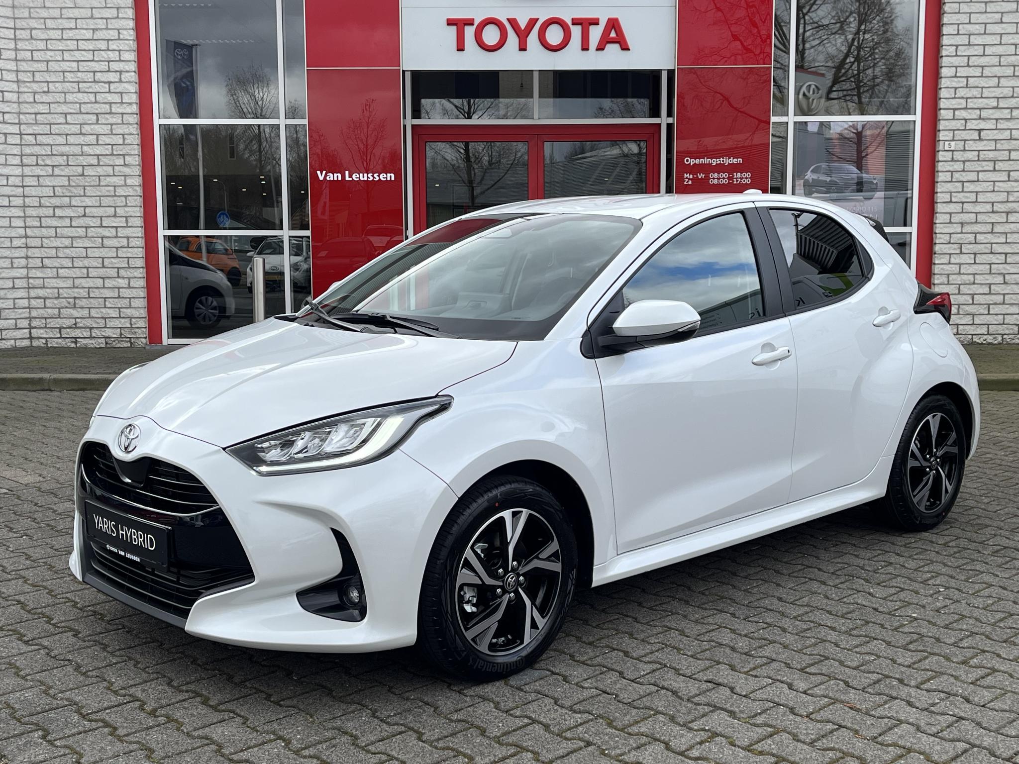 Toyota Yaris HYBRID 115 FIRST EDITION NIEUW & DIRECT LEVERBAAR!!! NAVI APPLE/ANDROID KEYLESS CLIMA AD-CRUISE 16" LM-VELGEN NL-AUTO