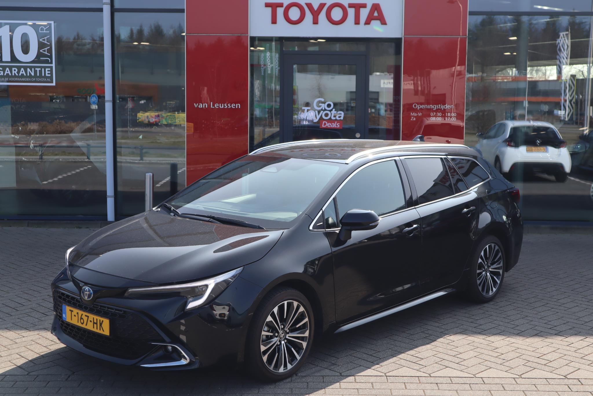 Toyota Corolla Touring Sports 1.8 HYBRID FIRST EDITION LED HALF-LEDER/STOELVERWARMING P-SENSOREN APPLE/ANDROID EL-ACHTERKLEP. AD-CRUISE PRIVACY-GLASS
