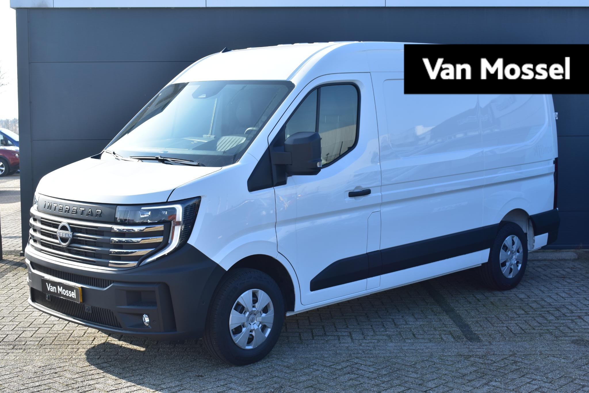Nissan Interstar Interstar-e L2H2 Limited 87 kWh 140PK | Parkeersensoren + Achteruitrijcamera | Stoelverwarming | Trekhaak | Apple CarPlay & Android Auto | Nu te ervaren bij Van Mossel Nissan Tiel!
