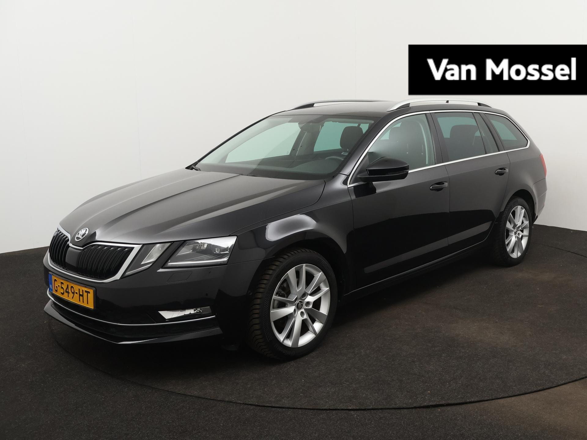 Škoda Octavia Combi 1.0 TSI Greentech Business Edition Plus 115 PK | LED Koplampen | Navigatie | Climate Control | Apple Carplay/Android Auto | Lederen bekleding | Privacy Glass | Keyless-entry | Stoelverwarming | Cruise Control | Parkeersensoren | Lichtmetalen velgen |