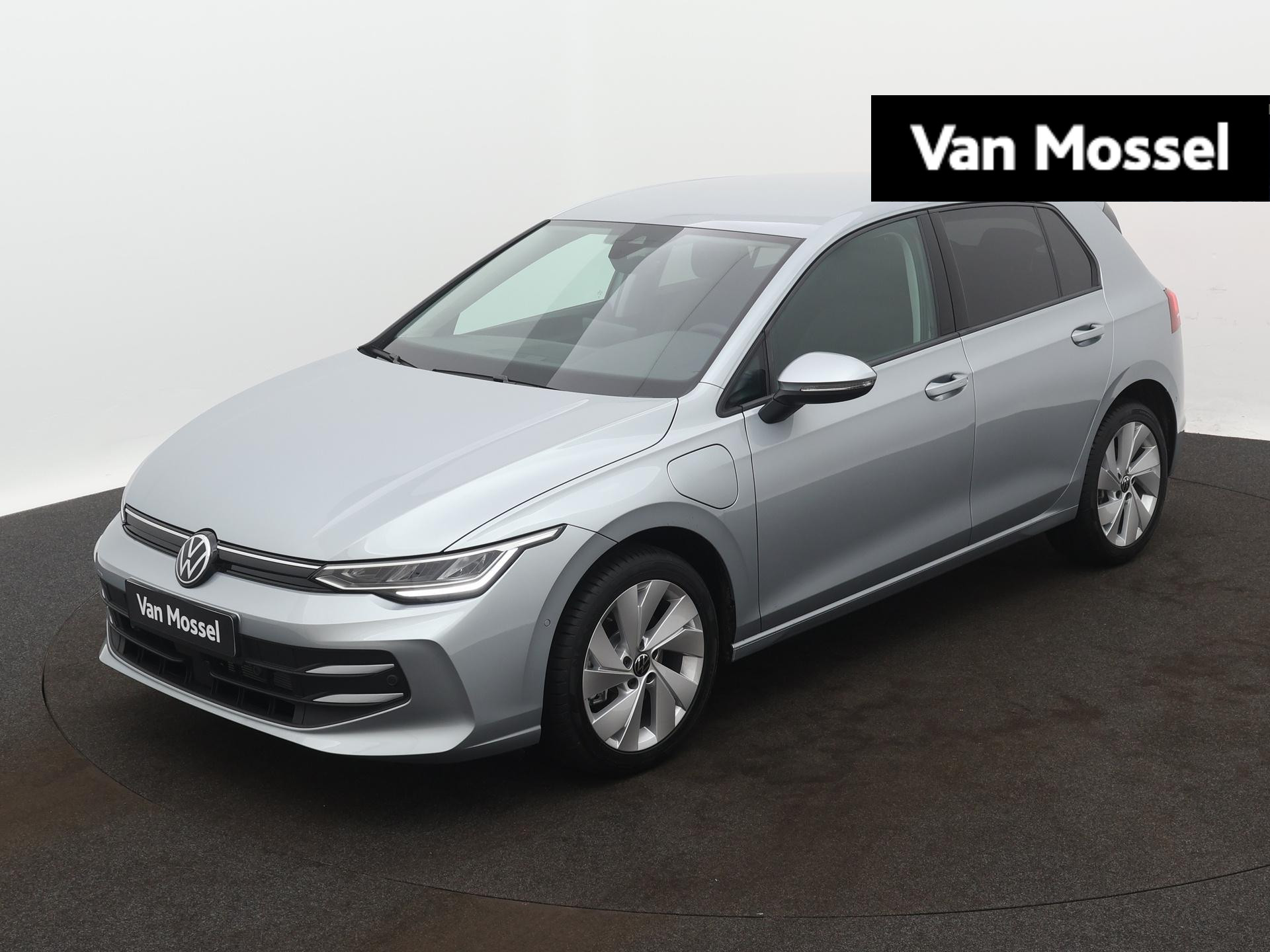 Volkswagen Golf 1.5 eHybrid Life Edition 204 PK | Automaat | Navigatie | LED | Parkeersensoren | Apple Carplay | Android Auto | Stoelverwarming | Stuurverwarming | Climate Control | Adaptive Cruis Control |