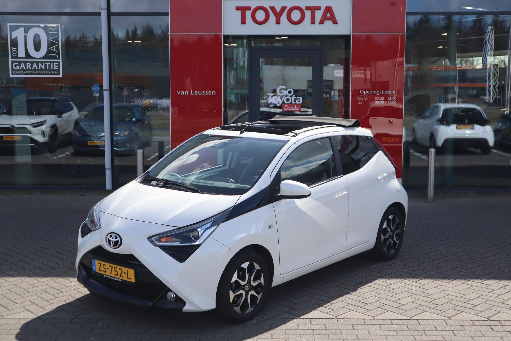Toyota Aygo X-JOY CABRIO AUTOMAAT LM-VELGEN CLIMA PRIVACY-GLASS LED-DAGRIJ APPLE/ANDROID CAMERA NL-AUTO