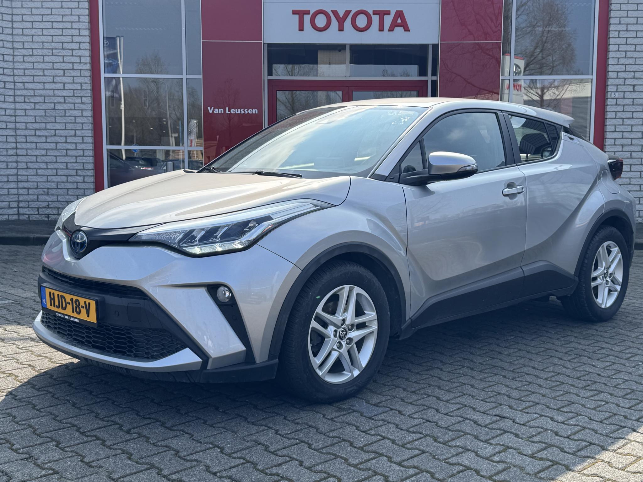 Toyota C-HR 1.8 HYBRID ACTIVE LM-VELGEN NAVI PARKCAMERA PARKSENSOREN APPLE/ANDROID STOELVERW ALL-SEASON