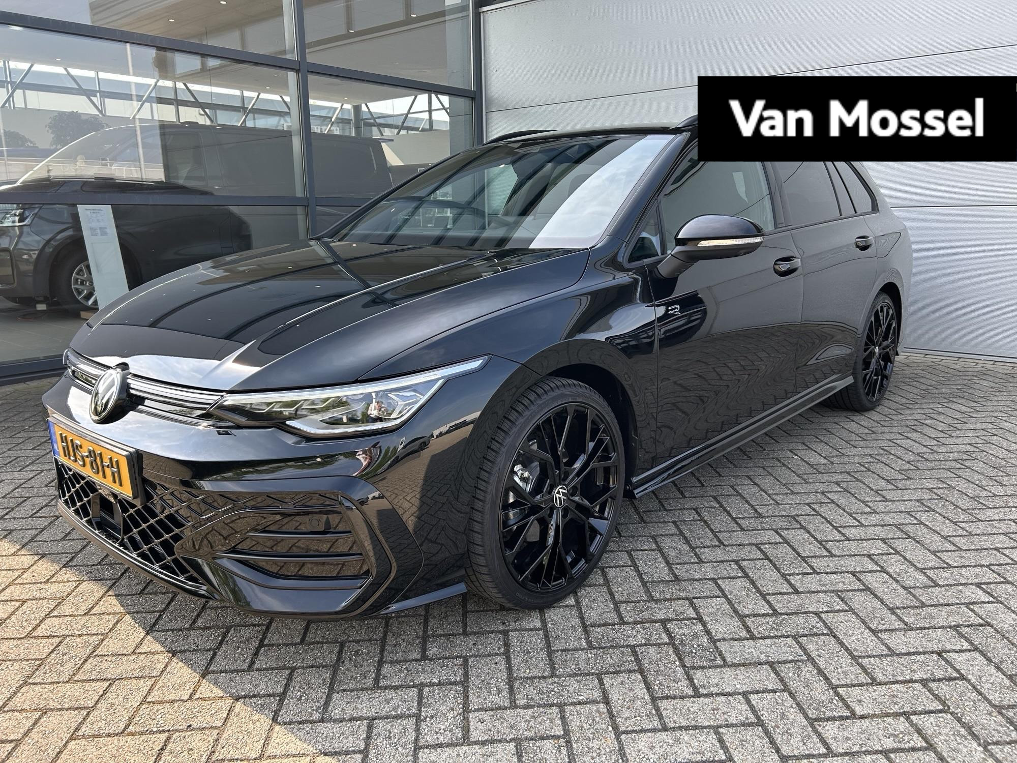 Volkswagen Golf Variant 1.5 eTSI R-Line Edition | 19" Velgen | Navigatie | Camera | Adaptieve cruise control | 3 zone climate control | R-line interieur | Stoelverwarming |