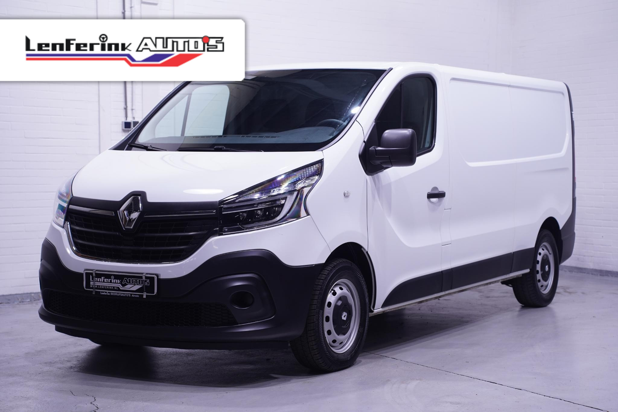 Renault Trafic 2.0 dCi 120pk L2H1 Airco, LED Koplampen Laadruimte Pakket, Keyless Entry, PDC achter, 3-Zits