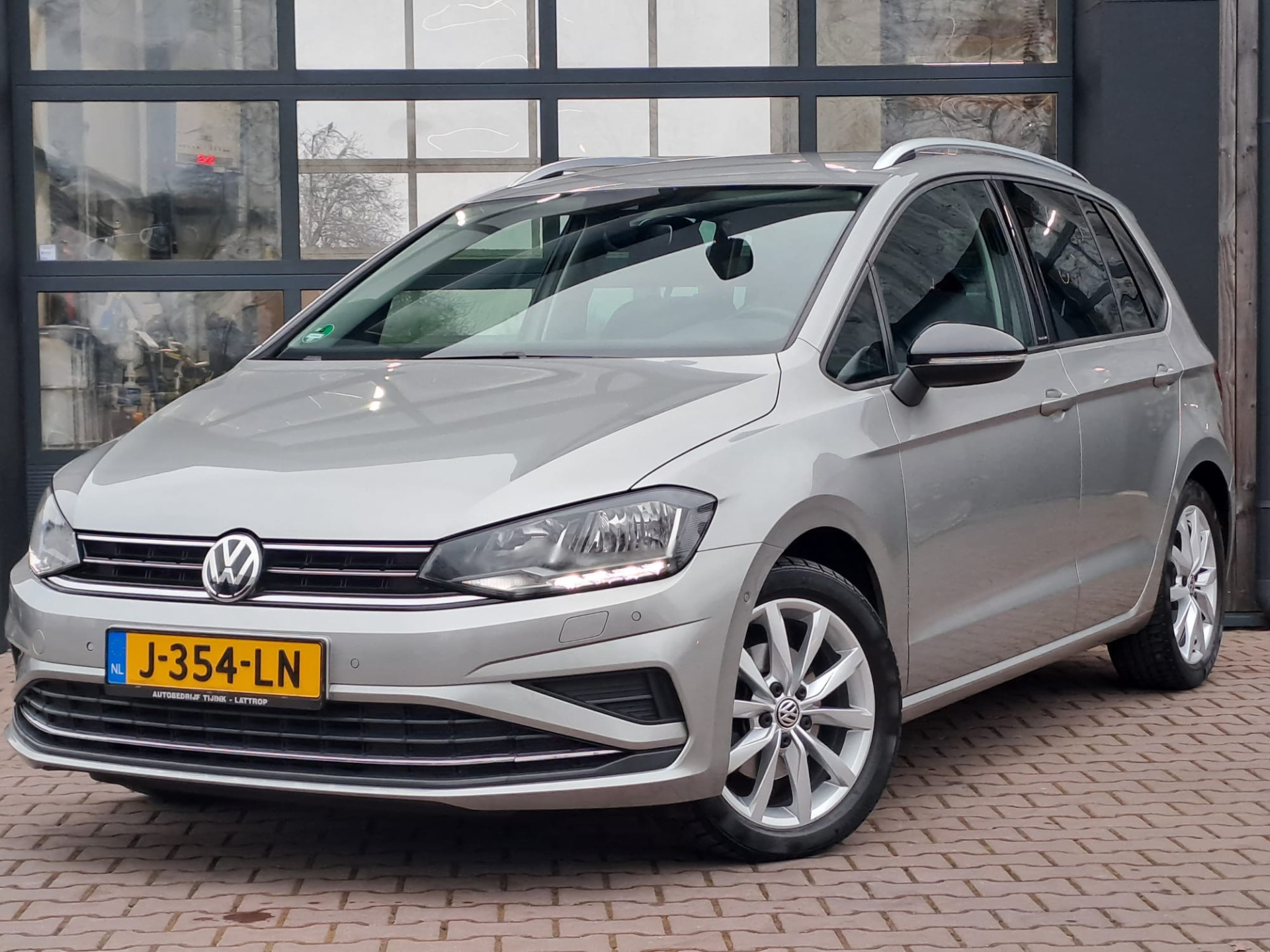 Volkswagen Golf Sportsvan 1.5 TSI ACT Highline IQ.Drive | ACC | Trekhaak | Navi | PDC | Stoelverwarming | All-seasons |