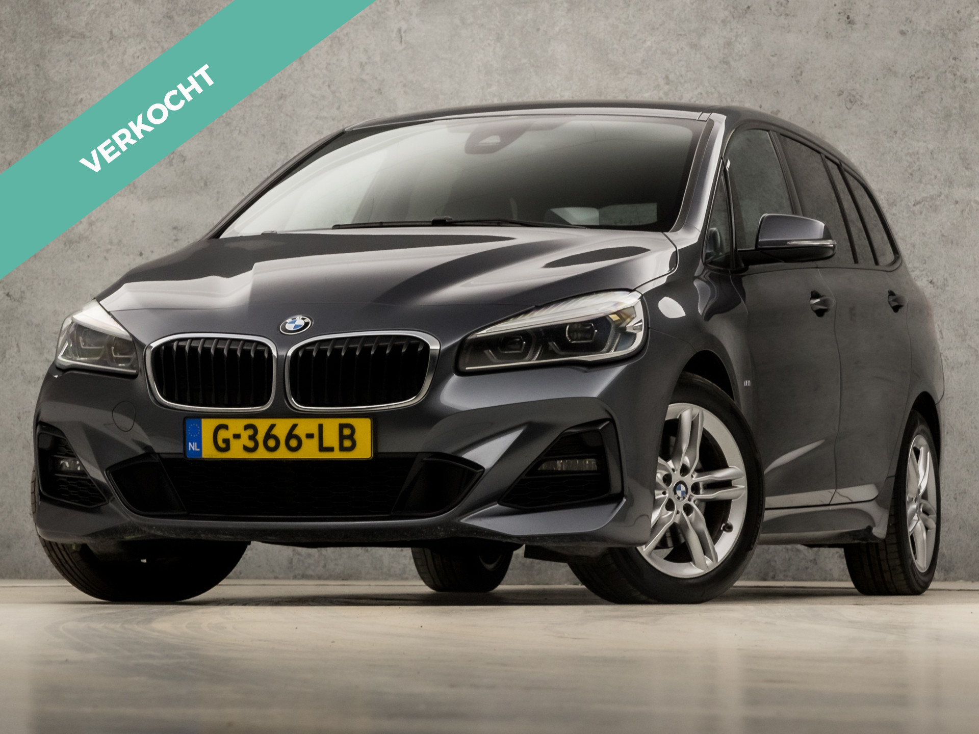 BMW 2 Serie Gran Tourer 218i M Sport Automaat (GROOT NAVI, M PAKKET, HEAD-UP DISPLAY, LEDER, SFEERVERLICHTING, GETINT GLAS, SPORTSTOELEN, DIGITAL COCKPIT, CRUISE, NIEUWE APK, NIEUWSTAAT)