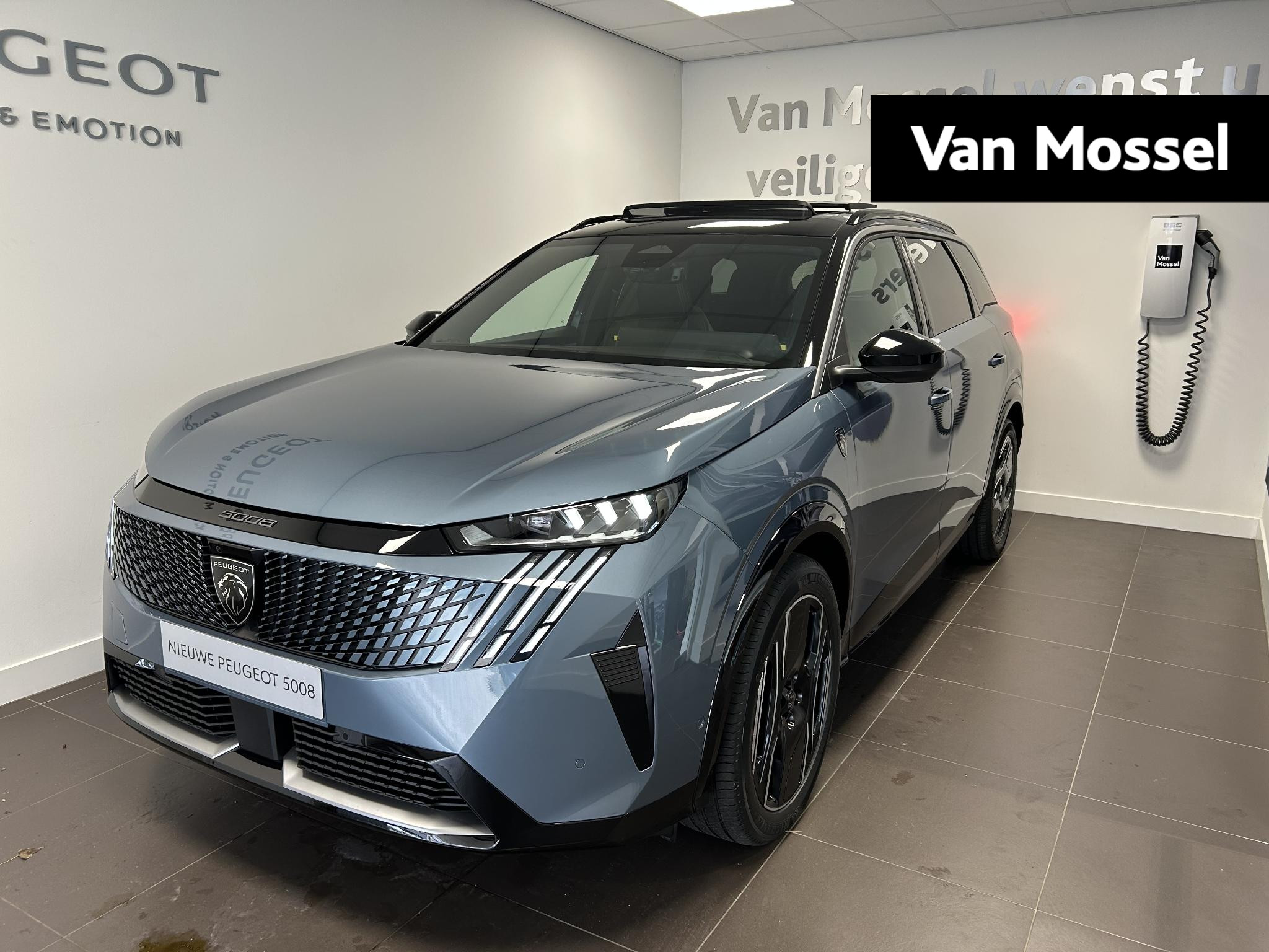 Peugeot e-5008 GT 73 kWh | Panoramadak | 360 Camera | Leder bekleding | Warmtepomp | Nieuw te bestellen!