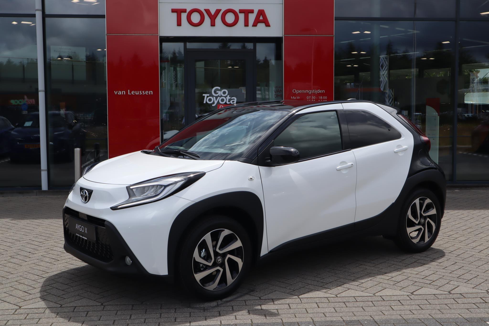 Toyota Aygo X PULSE 5-DEURS APPLE/ANDROID CAMERA CLIMA 17"LMV PRIVACY-GLASS LED DAB+ NL-AUTO