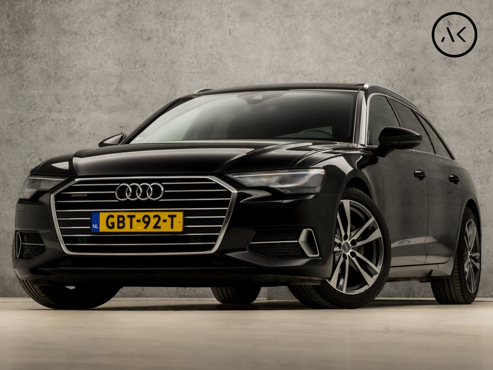 Audi A6 Avant 45 TDI quattro Sport 232Pk Automaat (6 CILINDER, PANORAMADAK, APPLE CARPLAY, GROOT NAVI, MEMORY SEATS, LEDER, TREKHAAK, CAMERA, DAB+, ZWART HEMEL, NIEUWSTAAT)