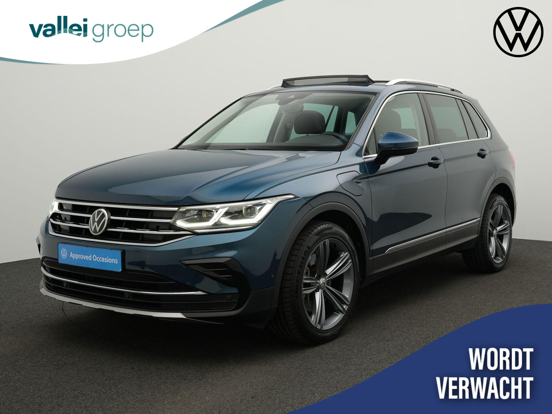 Volkswagen Tiguan 1.4 TSI 245 pk DSG eHybrid Elegance | Panoramadak | IQ Light | Achteruitrijcamera | Keyless Entry | Alcantara | Adaptive Cruise