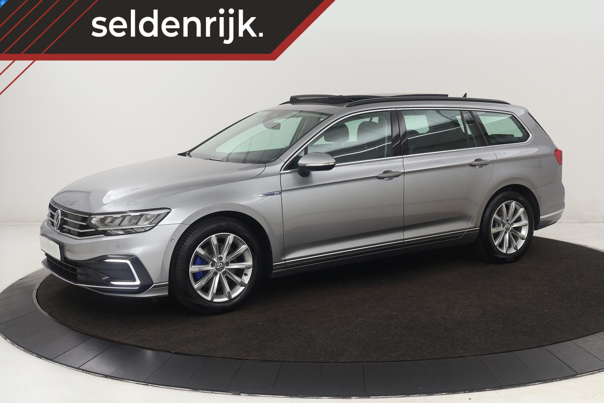 Volkswagen Passat 1.4 TSI PHEV GTE | Panoramadak | Stoelverwarming | Matrix LED | Carplay | Adaptive cruise | Navigatie | Camera | Side Assist | Climate control