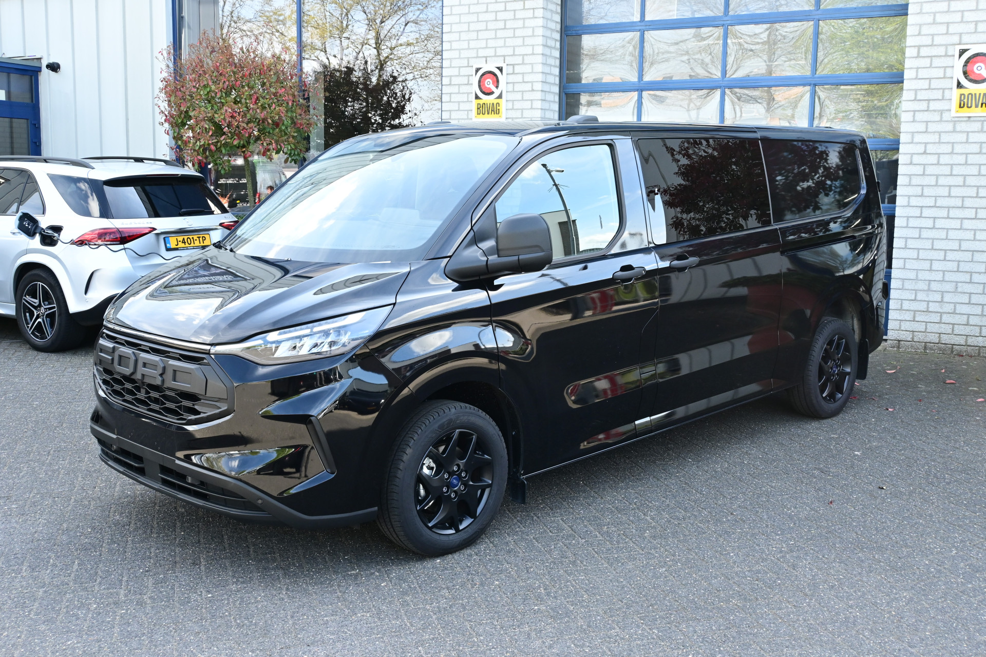 Ford Transit Custom Trend 320L DC L2 2.0 TDCI 150 pk LED, ACC, 2 Schuifdeuren, Navigatie, Camera