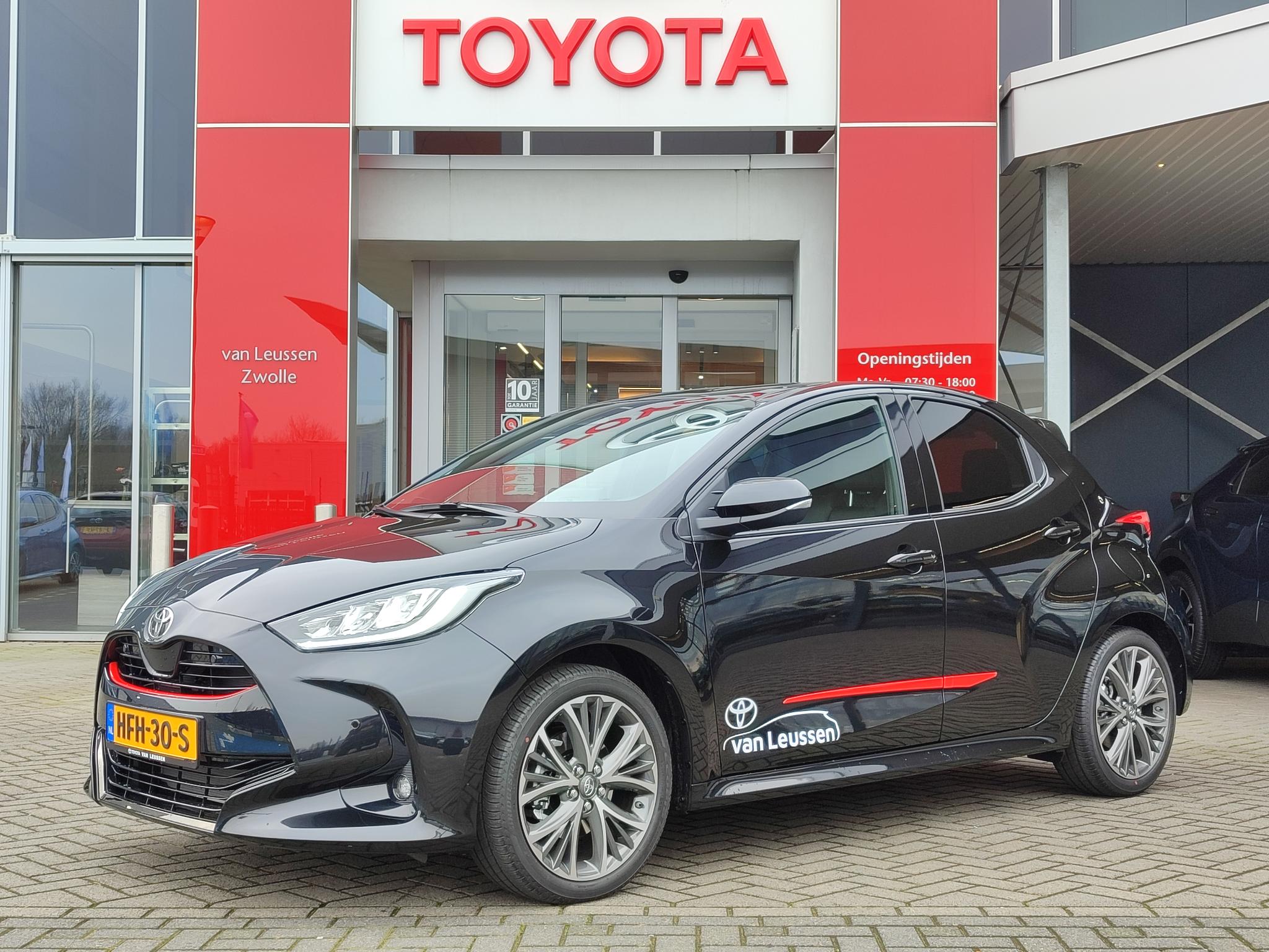 Toyota Yaris 1.5 Hybrid 130 Executive 17"LM-VELGEN KEYLESS STOELVERW PARK-SENSOREN NAVI BLIND-SPOT APPLE/ANDROID CAMERA