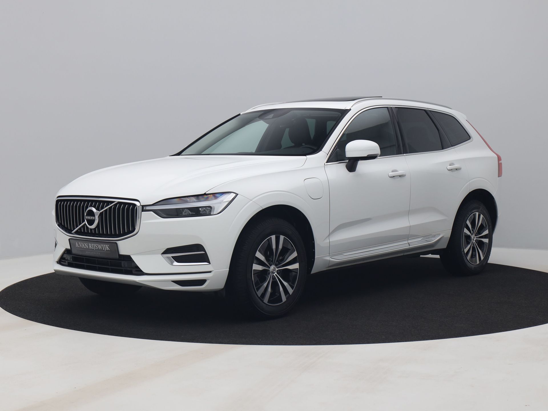 Volvo XC60 2.0 Recharge T6 AWD Business Pro | PANO | CAMERA | KEYLESS | TREKHAAK