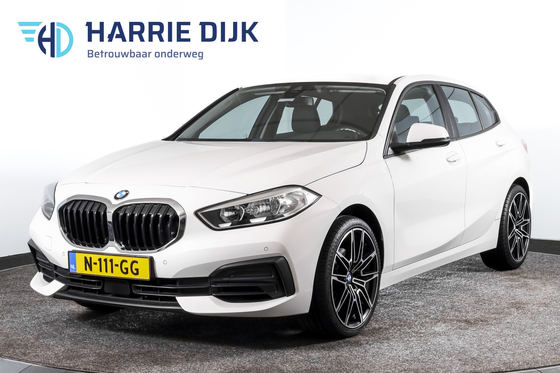 BMW 1 Serie 118i 140 PK Corporate High Executive | Cruise | PDC | NAV+ Apple Car Play | EEC | LM 19" |