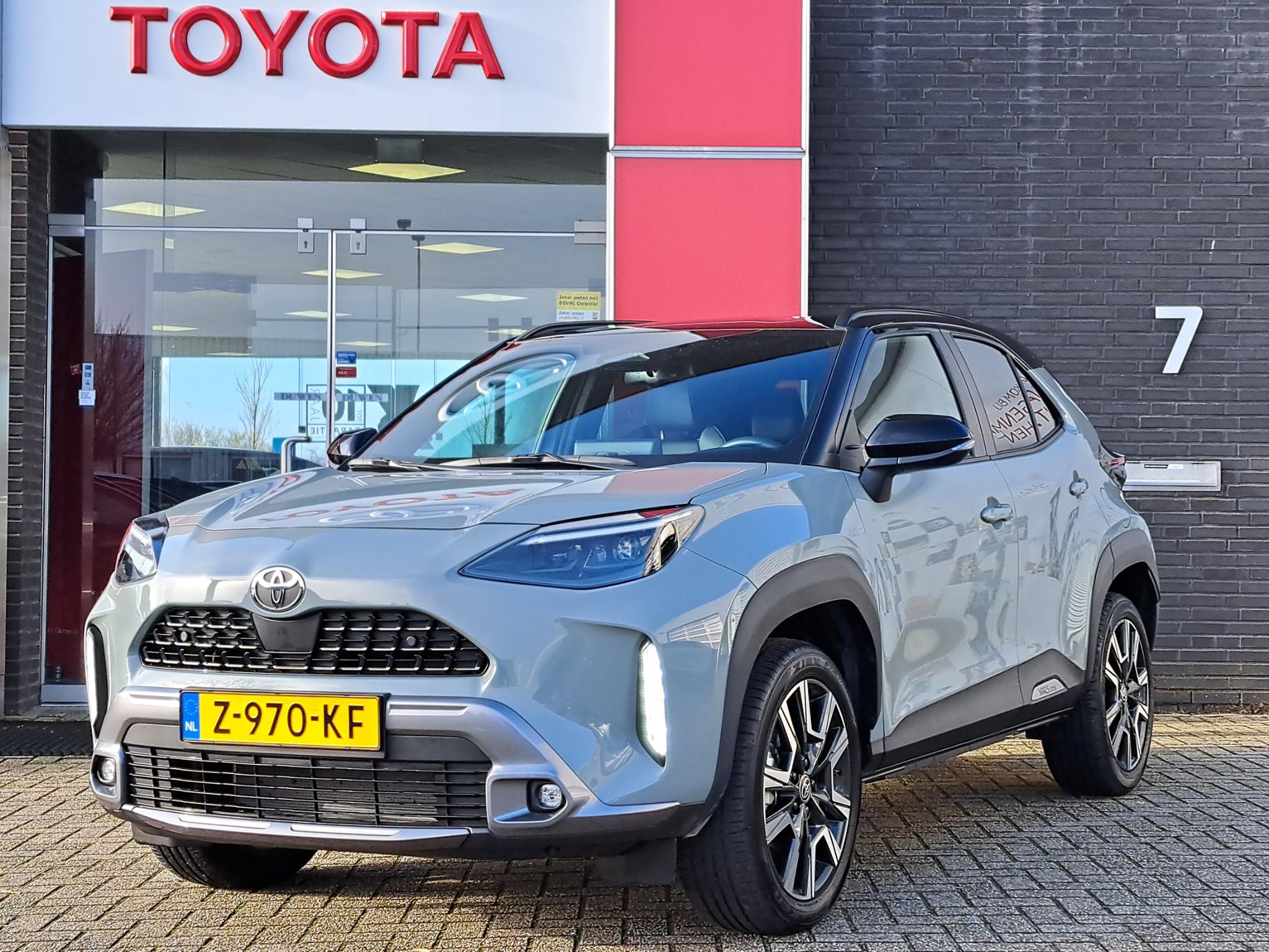 Toyota Yaris Cross 1.5 HYBRID 130 LAUNCH EDITION 18"LMV EL-ACHTERKLEP STOEL/STUURVERW. BI-TONE LED KEYLESS PARK-SENSOREN PRIVACY-GLASS