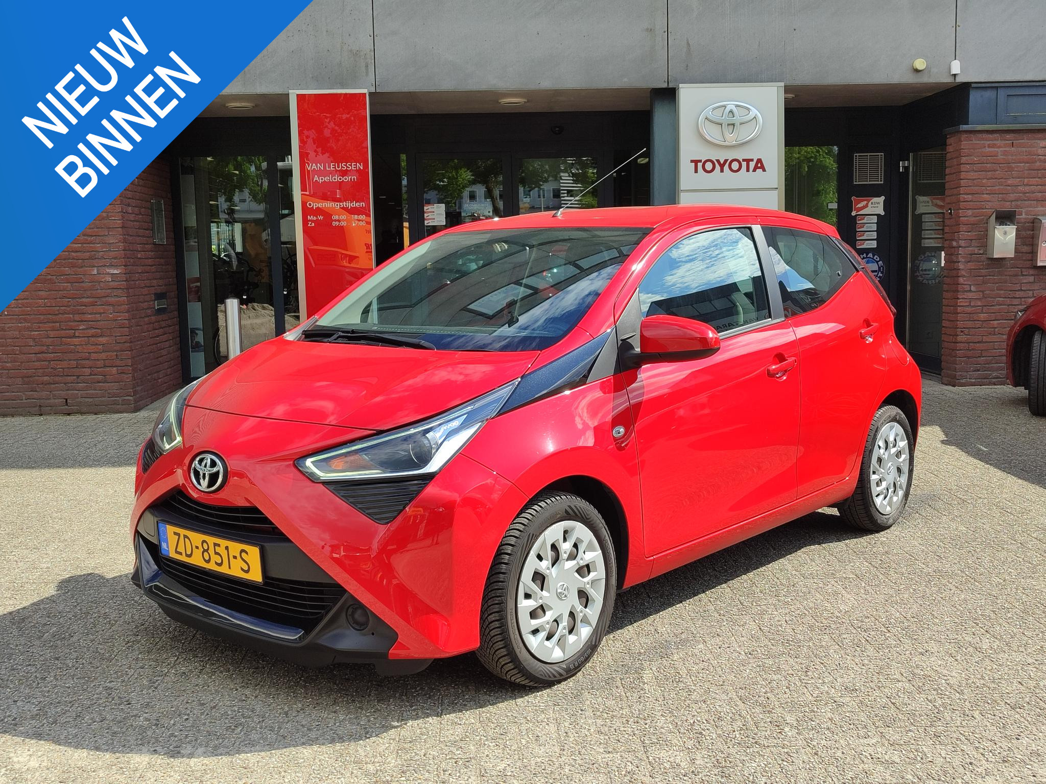 Toyota Aygo 1.0 VVT-i X-PLAY 4S-BANDEN CAMERA BLUETOOTH AIRCO EL-RAMEN/SPIEGELS NL-AUTO 1E-EIG