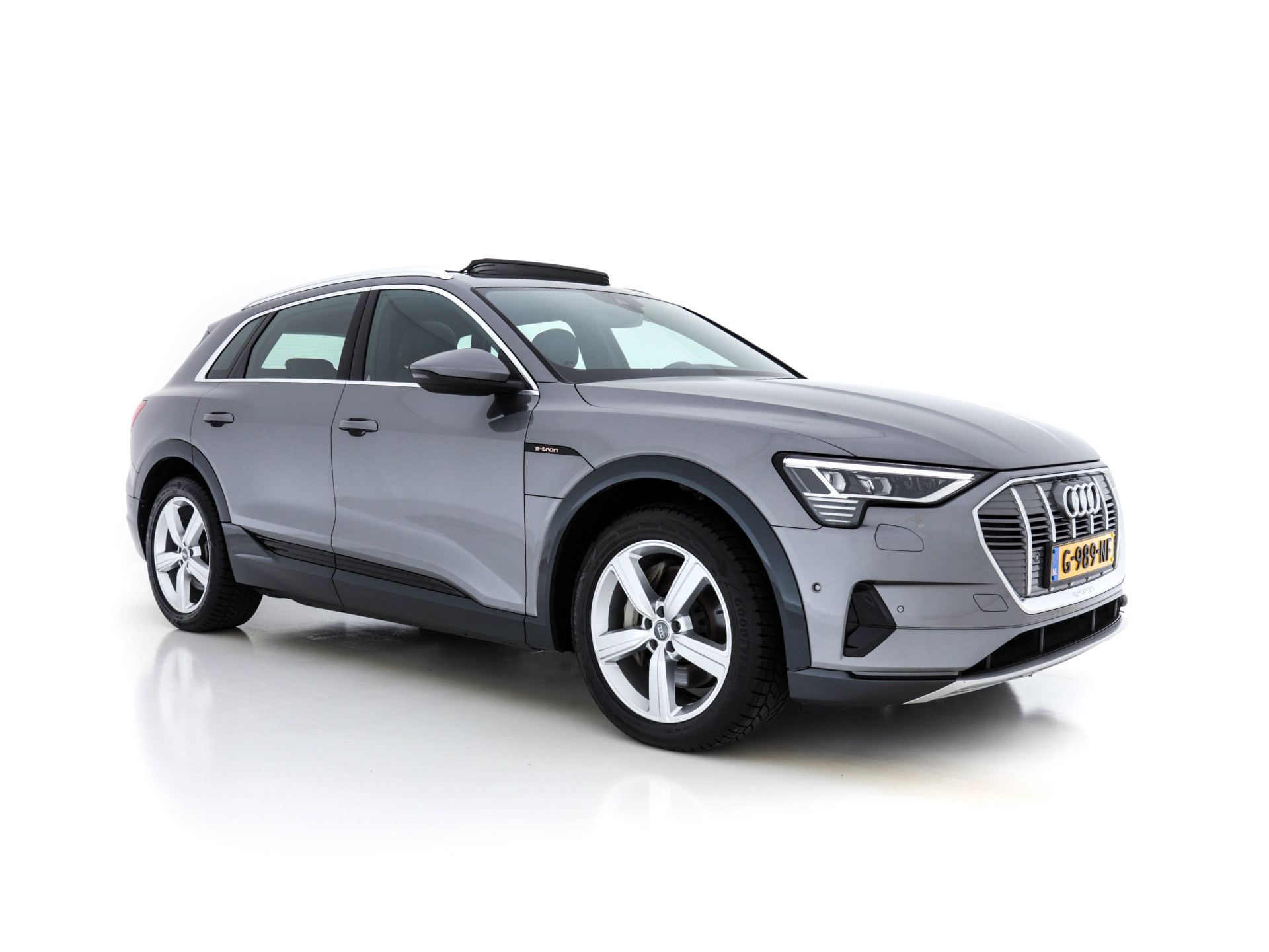 Audi e-tron 55 Quattro Advanced S-line 95 kWh [ 3-Fase ] (INCL-BTW) *PANO | FULL-LED | NAVI-FULLMAP | KEYLESS | LEATHER-MICROFIBRE | AIR-SUSPENSION | CRUISE | DIGI-COCKPIT | MEMORY-PACK | SHIFT-PADDLES | SPORT-SEATS | 20"ALU*