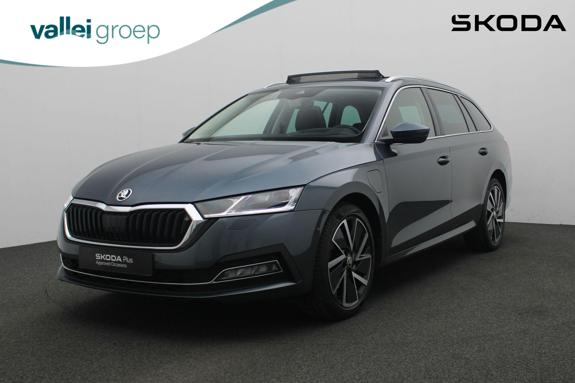 Škoda Octavia Combi 1.4 TSI 204 pk DSG iV PHEV Business Edition Plus | Panoramadak | Matrix LED | Geheugenstoelen | Stoel-/achterbankverwarming | Head-up display