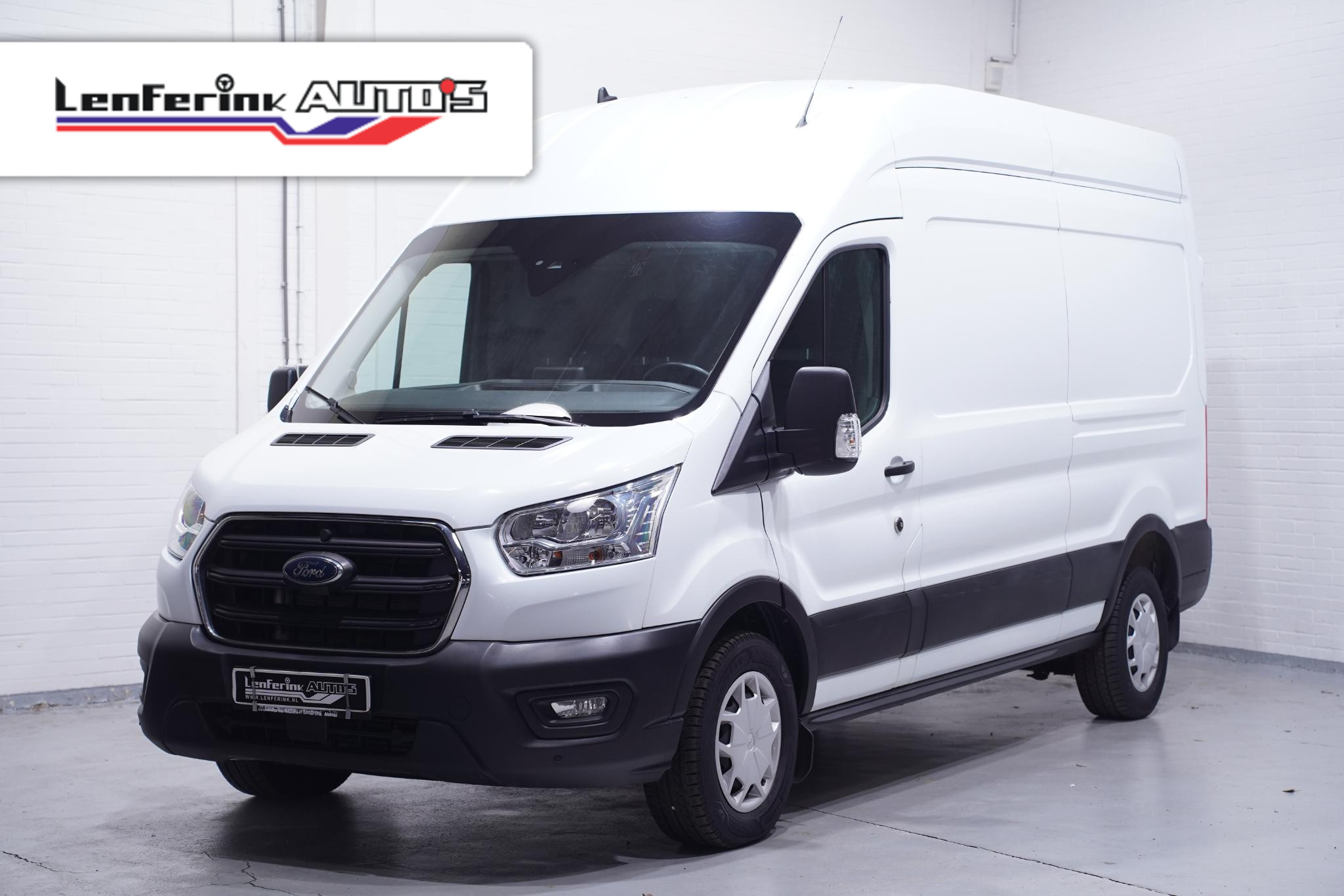 Ford Transit 2.0 TDCI 130 pk L3H3 Trend Navi, Camera, DAB+ Dodehoek Assist, Laadruimte Pakket, PDC V+A, Hoog Dak, 3-Zits