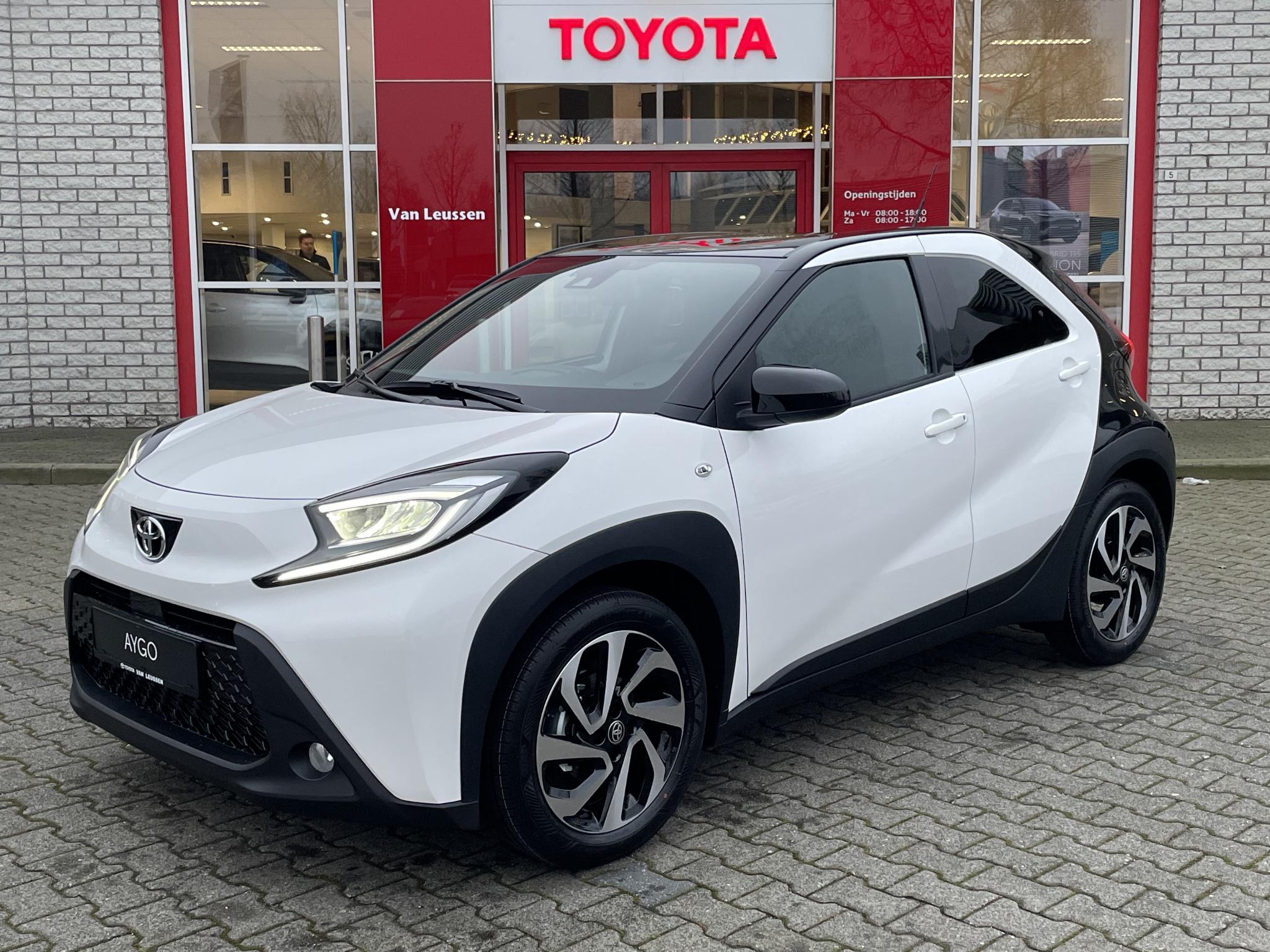 Toyota Aygo X PULSE APPLE/ANDROID CAMERA CLIMA 17"LMV PRIVACY-GLASS LED DAB+ NL-AUTO