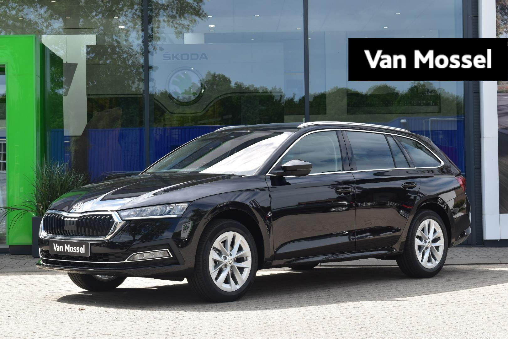 Škoda Octavia Combi 1.0 TSI Business Edition Plus 110 PK | LED Koplampen | Navigatie | Climate Control | Adaptive Cruise Control | Travel pakket | Apple Carplay/Android Auto | Elektrische achterklep | Stoelverwarming | Privacy Glass | Parkeersensoren | Lichtmetalen velgen | €2745,- Actiekorting! | PRIJS = NETTO RIJKLAAR! | Direct leverbaar! |