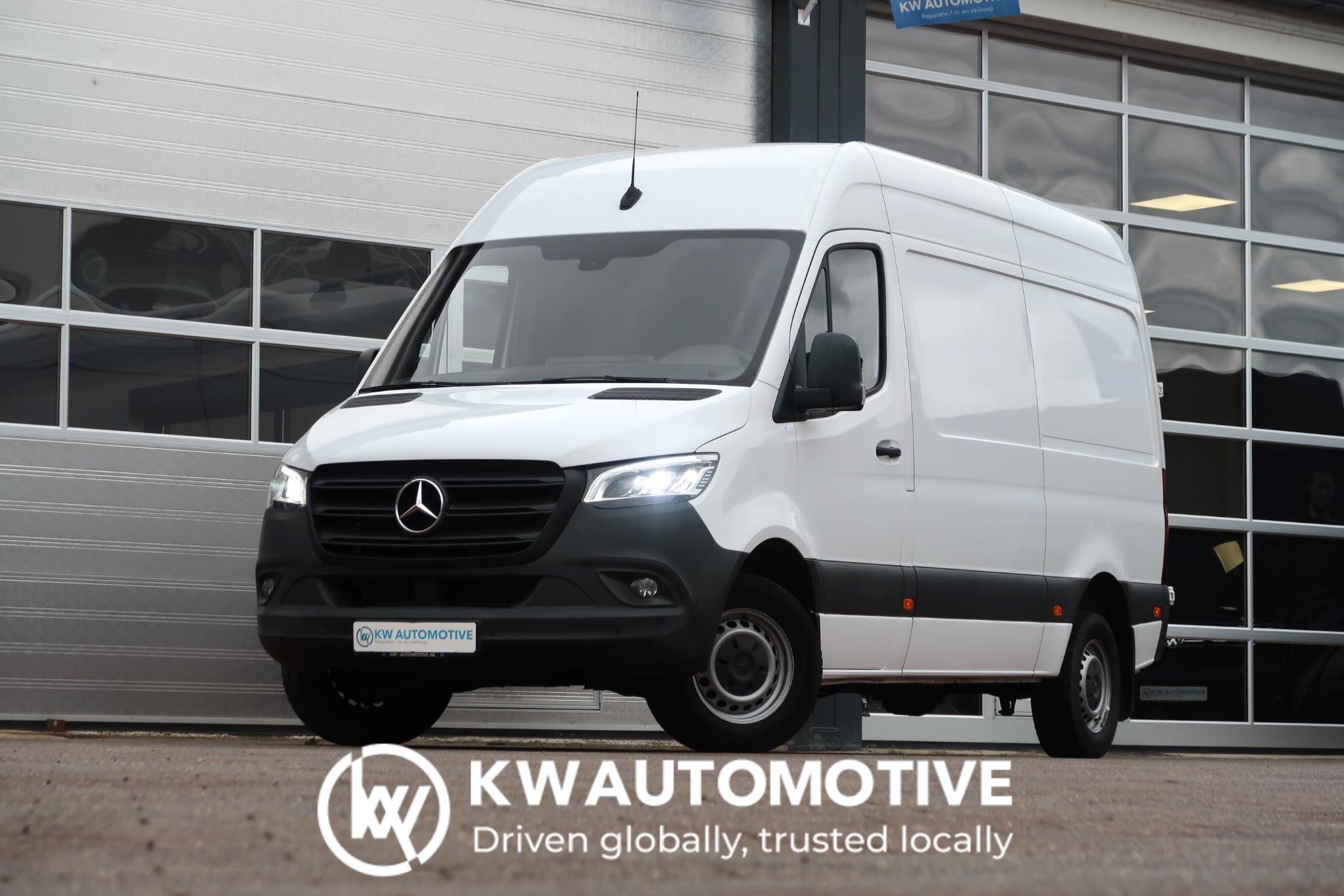 Mercedes-Benz Sprinter 319 CDI V6 L2H2 Mercedes-Benz Sprinter 319 CDI L2H2 AUT/ CAMERA/ LED/ CRUISE/ CLIMA/ STANDKACH