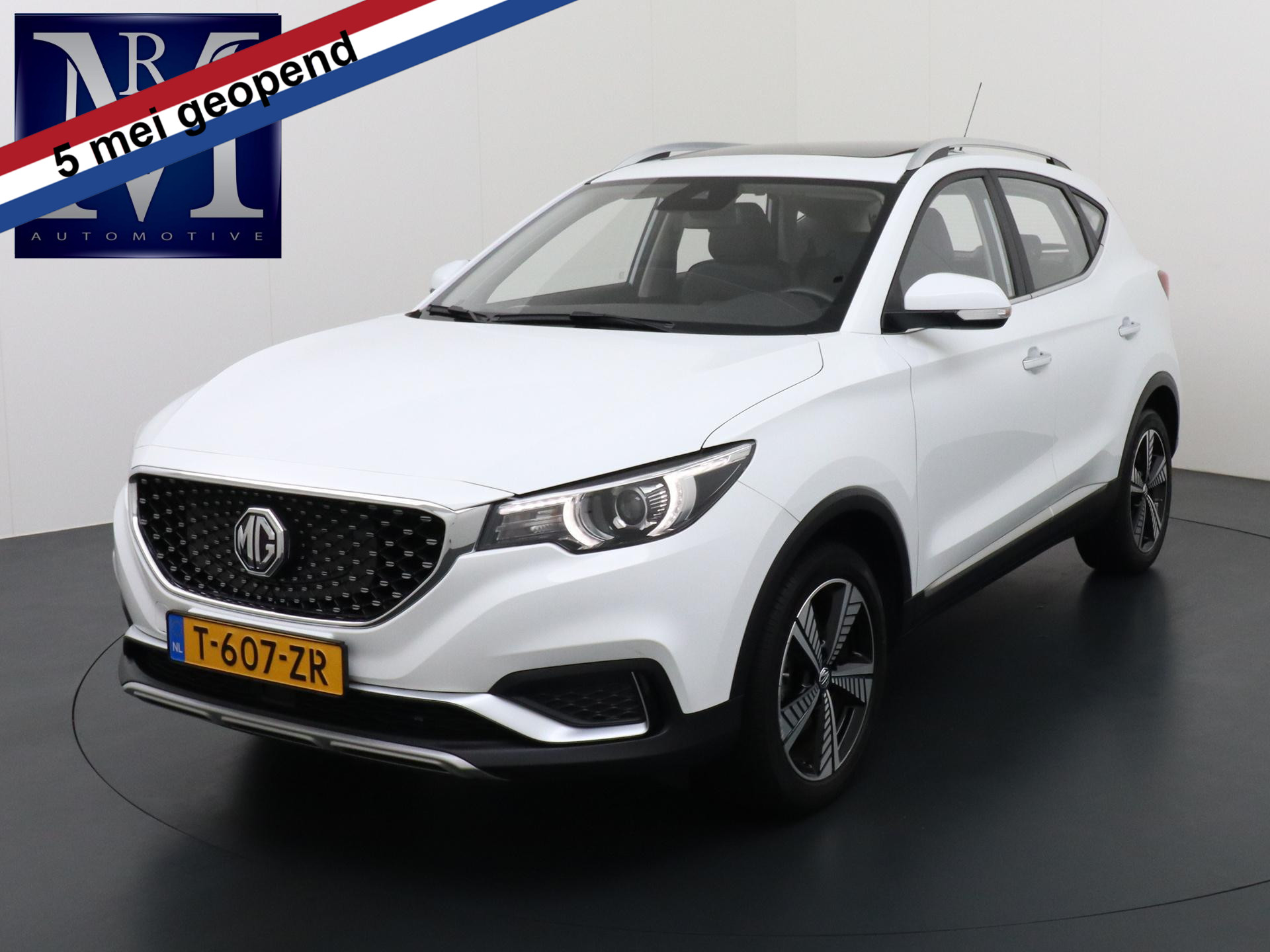 MG ZS-EV Luxury 45 kWh PANO | LEDER | ELEK. STOEL | MG GARANTIE T/M 1-2028
