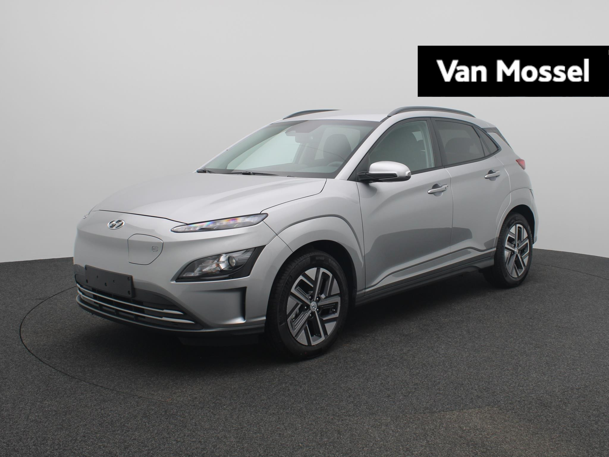 Hyundai Kona EV Pure 64 kWh | Nieuw uit voorraad leverbaar | Navigatie | Parkeersensoren | Achteruitrijcamera |