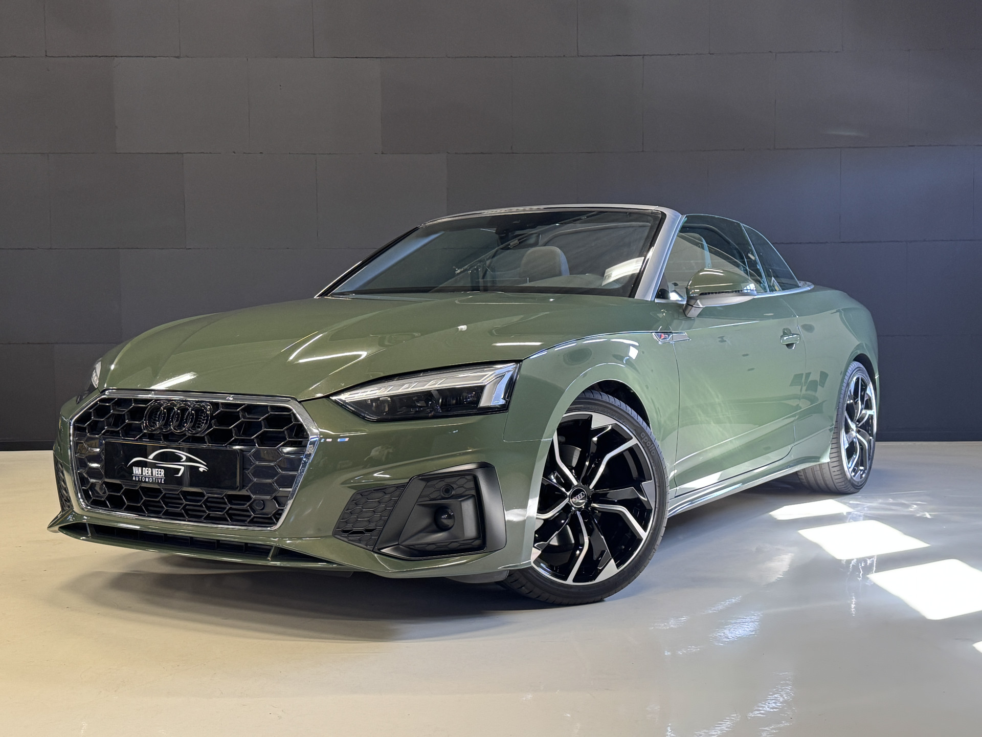 Audi A5 Cabriolet 35 TFSI 2x S-Line Automaat | District Green | Matrix Full LED | Carplay | Camera | Stoelverwarming