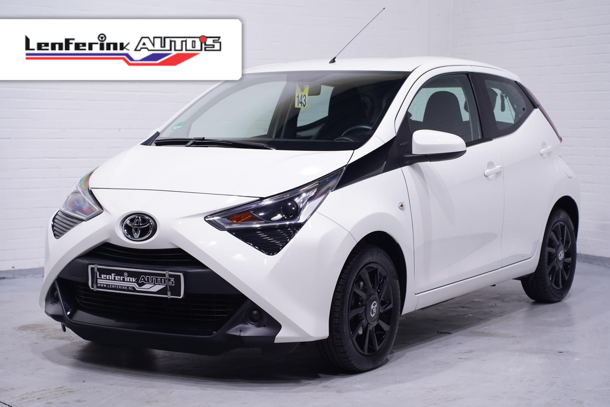 Toyota Aygo 1.0 VVT-i x-play Achteruitrijcamera Apple Carplay NAP Rijklaar!
