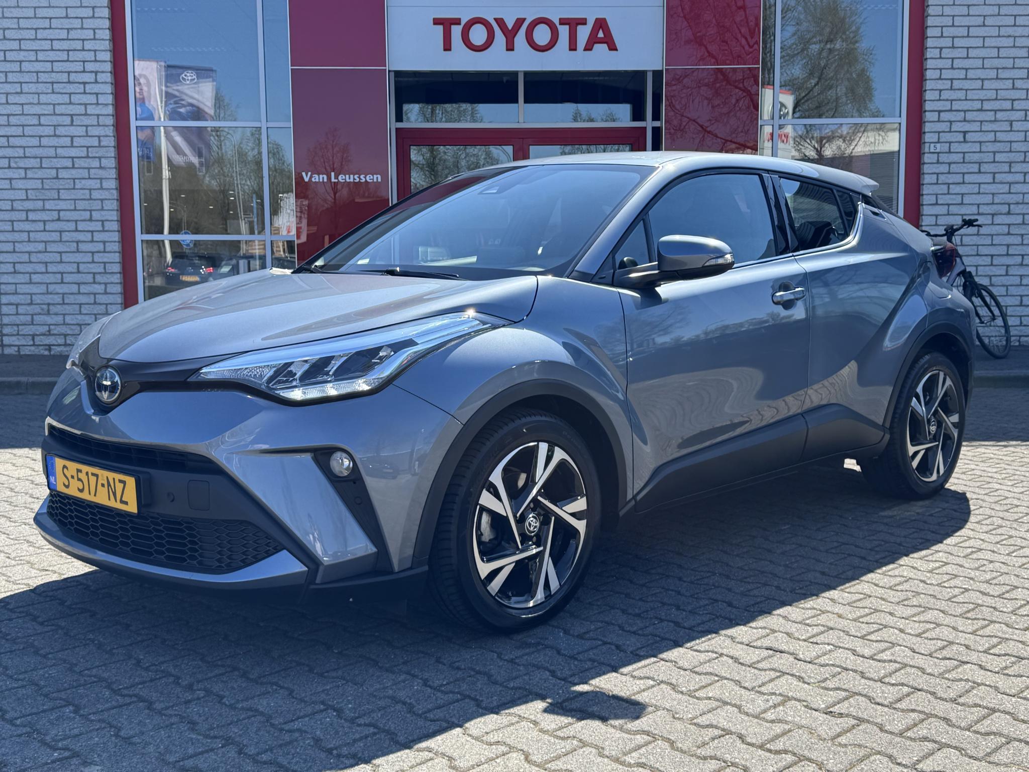 Toyota C-HR 1.8 HYBRID DYNAMIC BLIND- SPOT APPLE/ANDROID KEYLESS PARK-SENSOREN 18"LM-VELGEN NL-AUTO