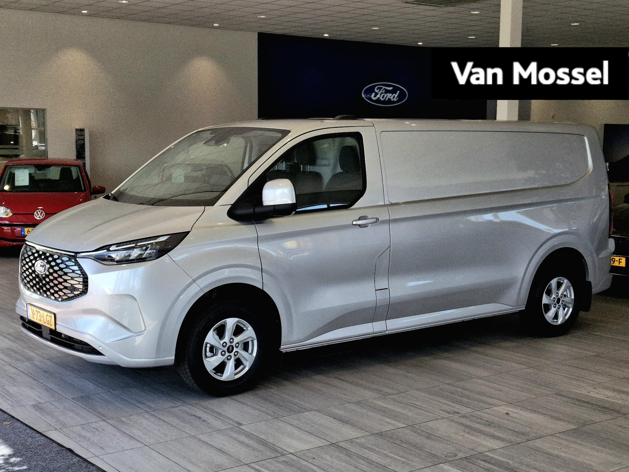 Ford E-Transit Cust. 340 L2H1 Limited 65 kWh