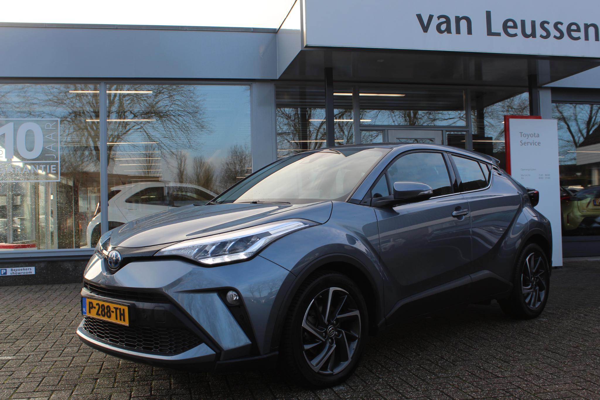 Toyota C-HR 2.0 HYBRID 184PK DYNAMIC LED KEYLESS 18"LM-VELGEN PARKSENSOREN V+A APPLE/ANDROID AD-CRUISE NL-AUTO DAB