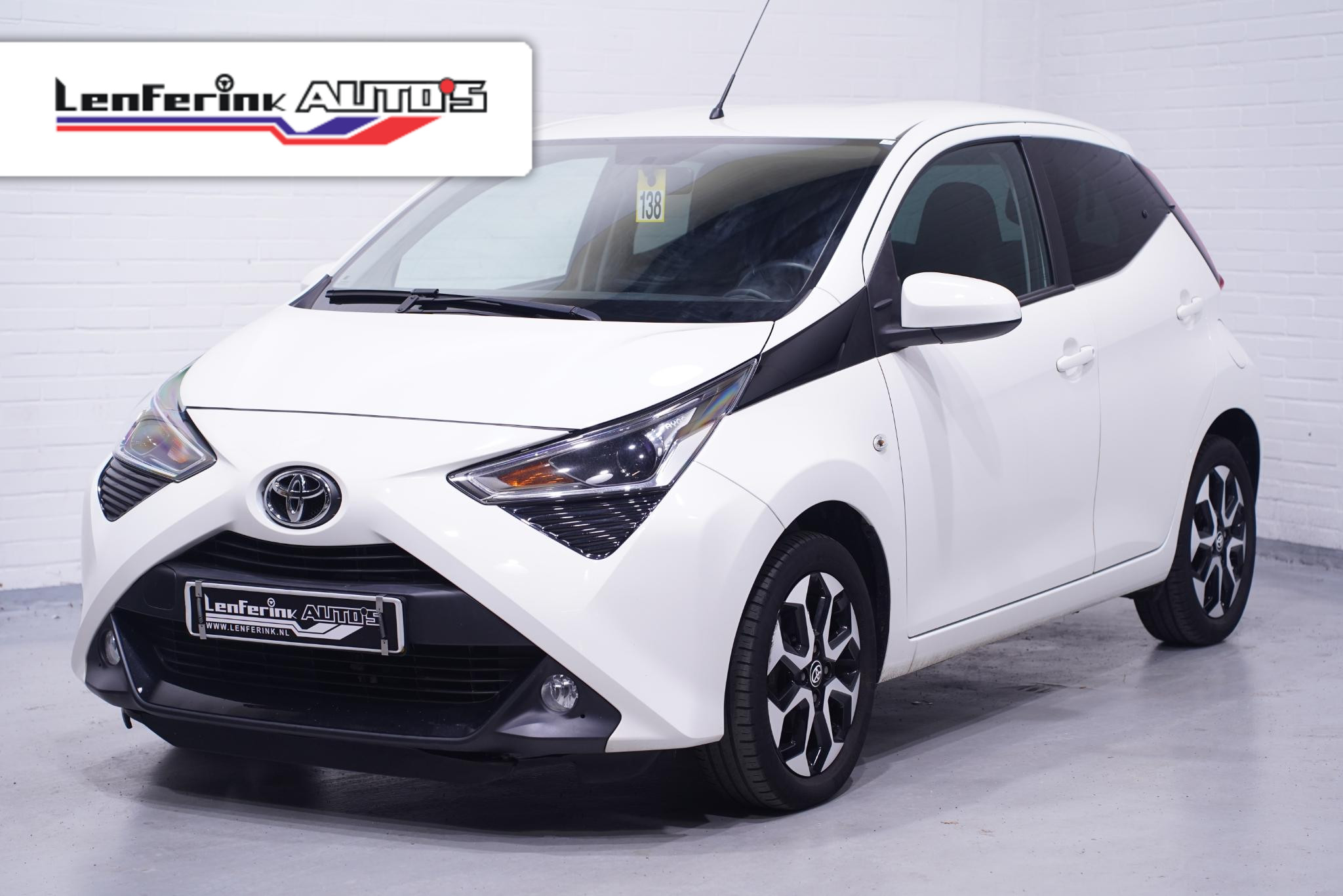Toyota Aygo 1.0 VVT-i x-joy Climate control Camera Apple Carplay Cruisecontrol 1e Eigenaar NAP