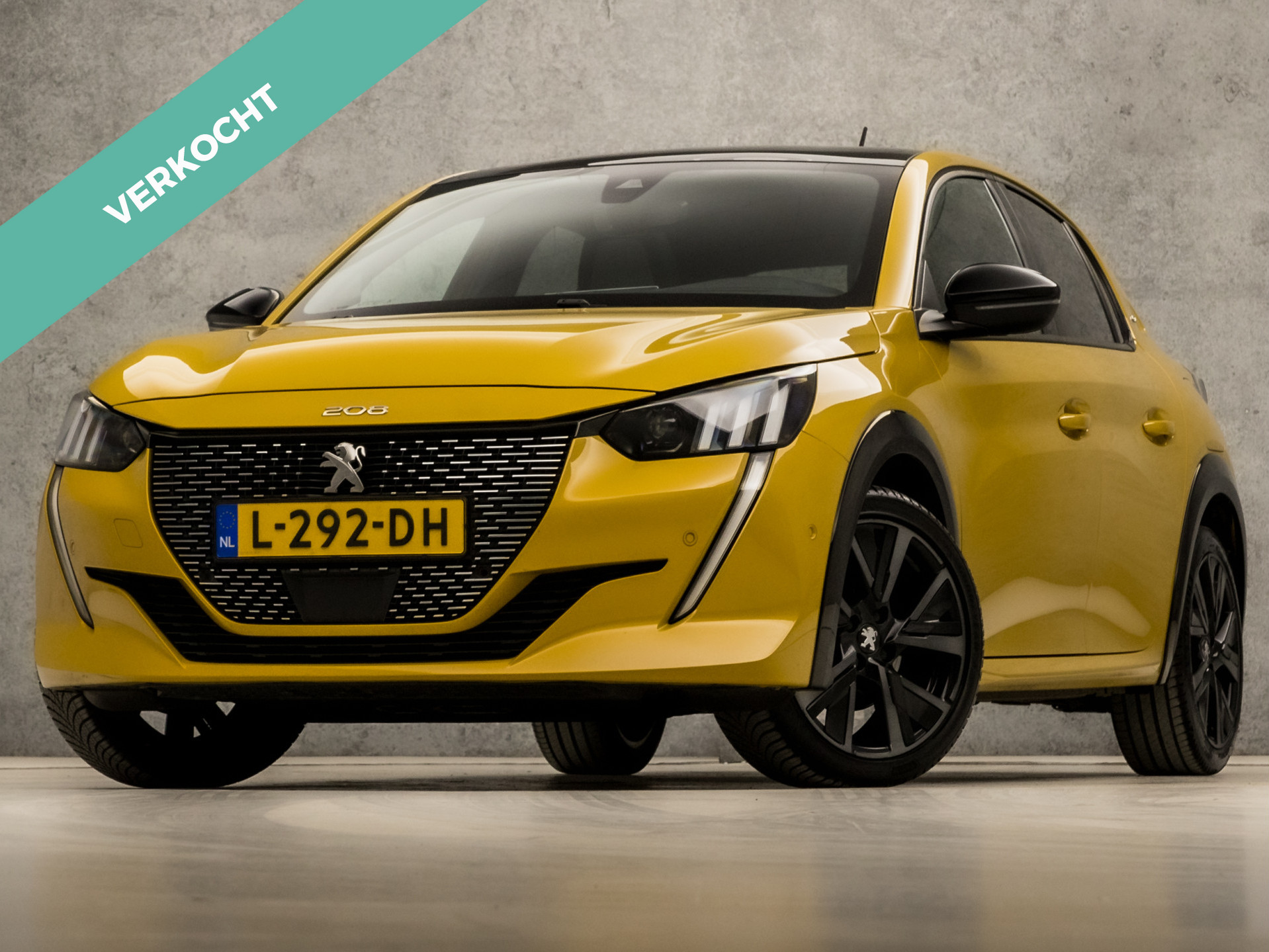 Peugeot 208 1.2 PureTech GT Pack Sport (PANORAMADAK, APPLE CARPLAY, VIRTUAL COCKPIT, STOELVERWARMING, LEDER/ALCANTARA, 360 CAMERA, GETINT GLAS, ADAPTIVE CRUISE, NIEUWSTAAT)