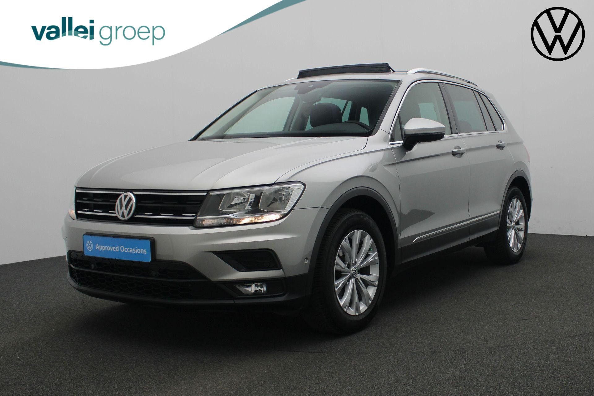 Volkswagen Tiguan 1.5 TSI 150 pk ACT Comfortline Business | Panoramadak | Trekhaak | Achteruitrijcamera | Navigatie | Stoelverwarming