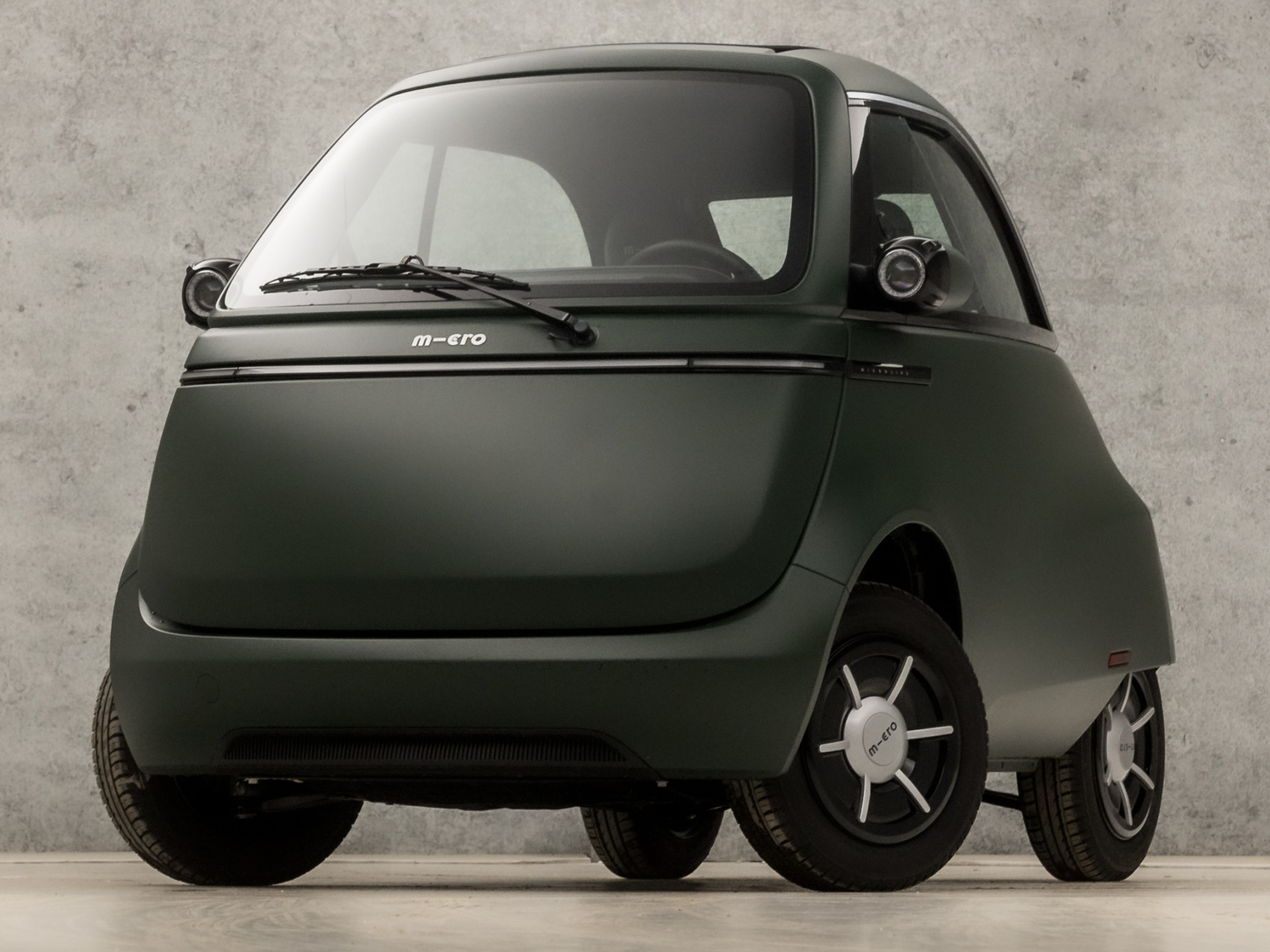 Microlino Competizione L7 10.5 kWh (LEASE 250,- P/M, DIRECT LEVERBAAR, NIEUW, VERSIE 2, LONDON MATT GREEN, 90 KM/H, 180KM ACTIERADIUS, NIEUW)